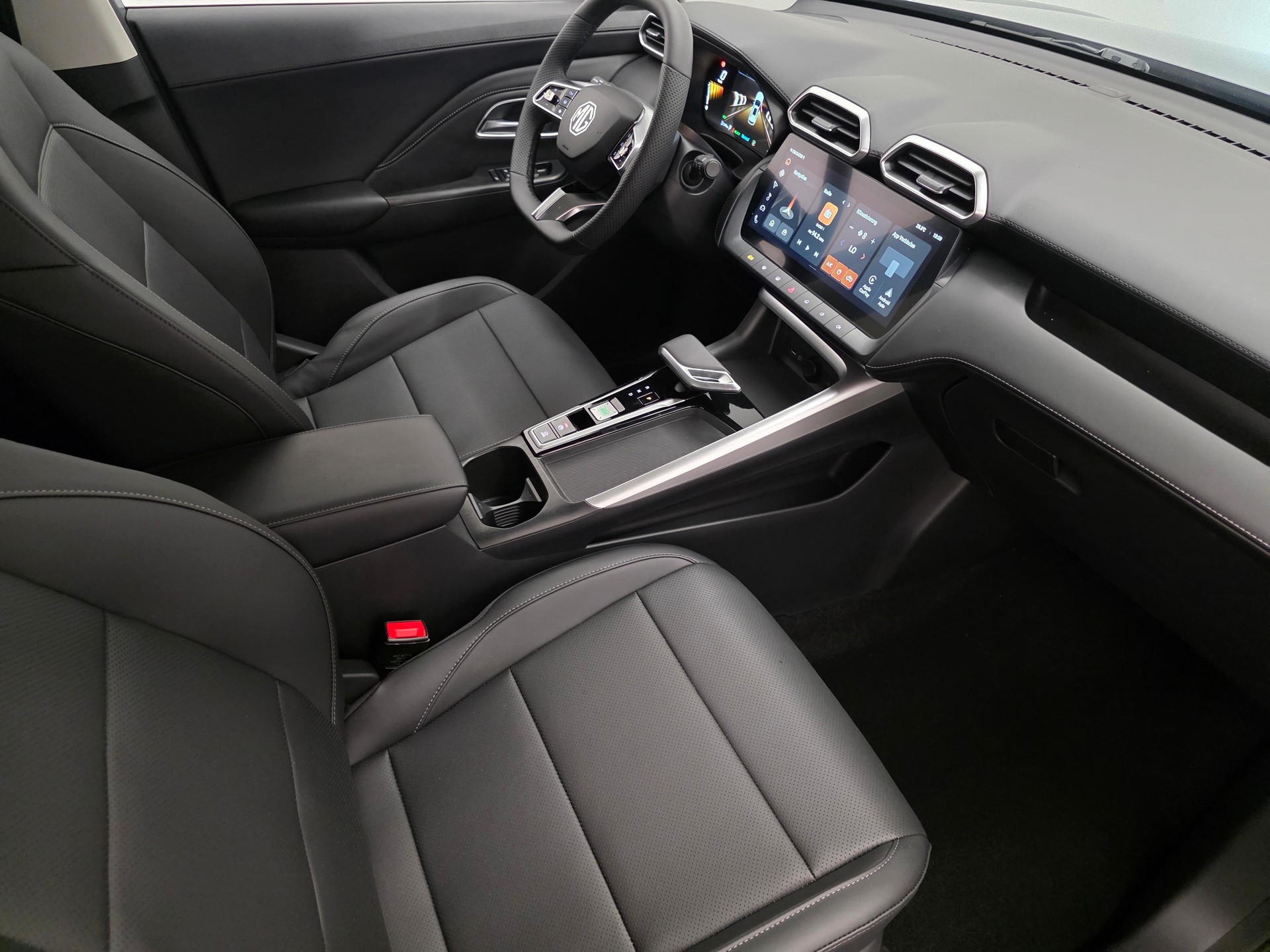MG ZS 1.5 Hybrid+ Luxury-image-10