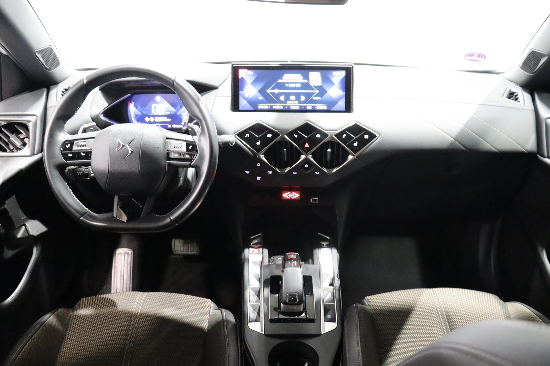 DS AUTOMOBILES 3 Crossback 1.2 PureTech 130 So Chic-image-8