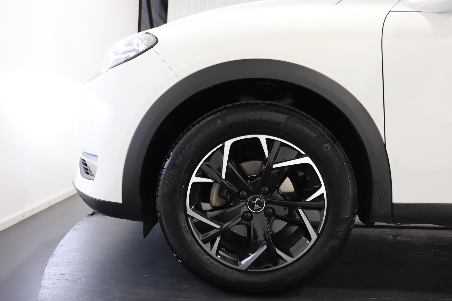 DS AUTOMOBILES 3 Crossback 1.2 PureTech 130 So Chic-image-3