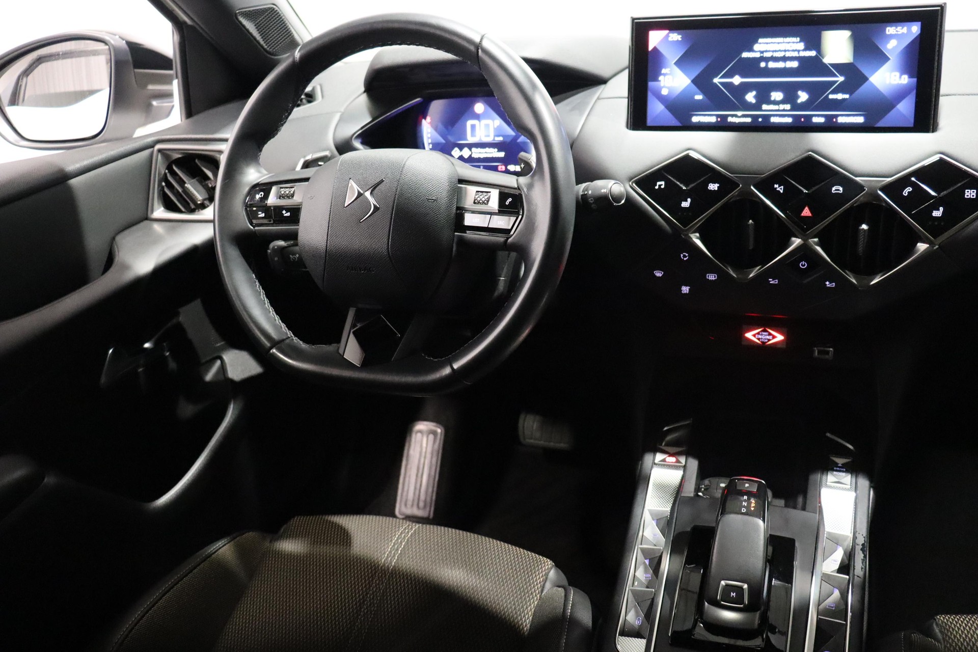 DS AUTOMOBILES 3 Crossback 1.2 PureTech 130 So Chic-image-6