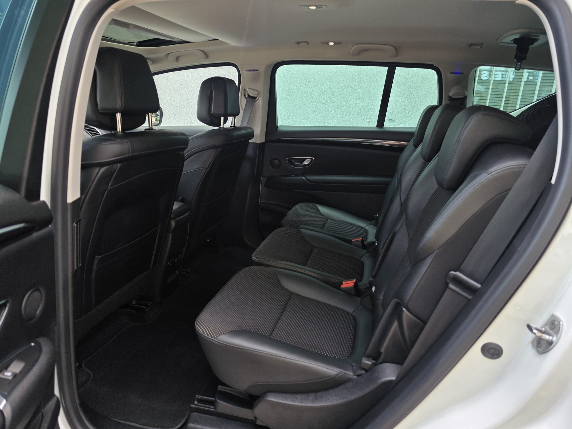 RENAULT Espace 2.0 dCi Intens EDC 6 * CH-Fahrzeug * Frisch ab MFK *-image-22