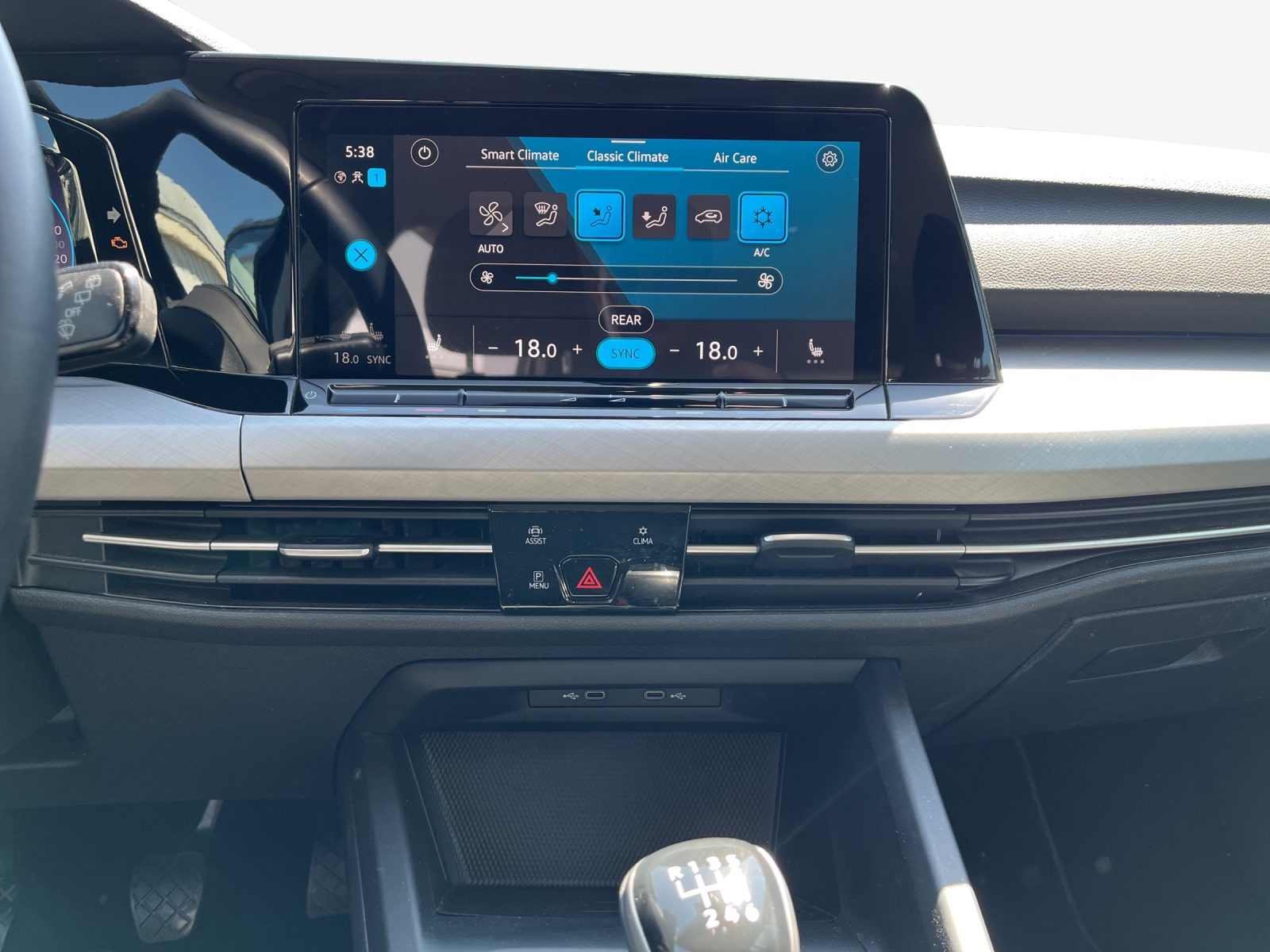 VW Golf 1.5 TSI ACT Life-image-10