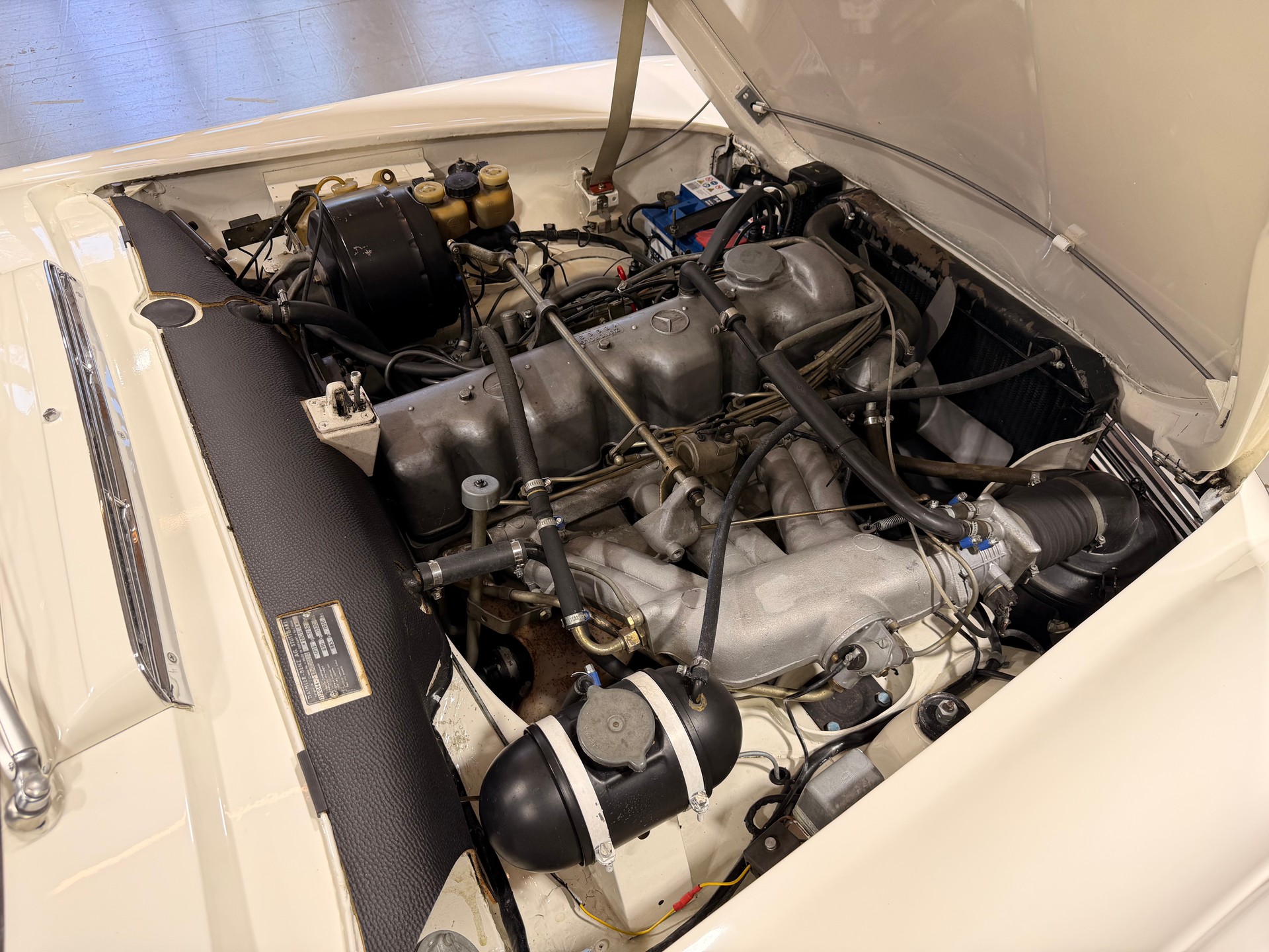 MERCEDES-BENZ 280 SL Pagode VETERAN-image-22