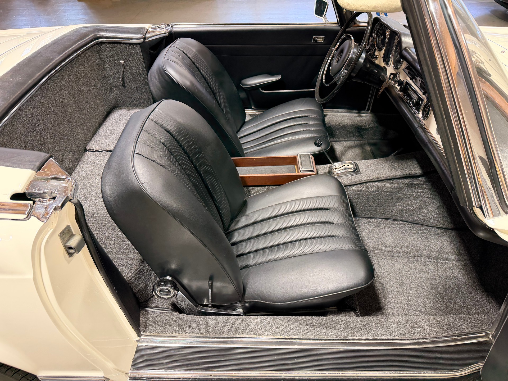 MERCEDES-BENZ 280 SL Pagode VETERAN-image-14