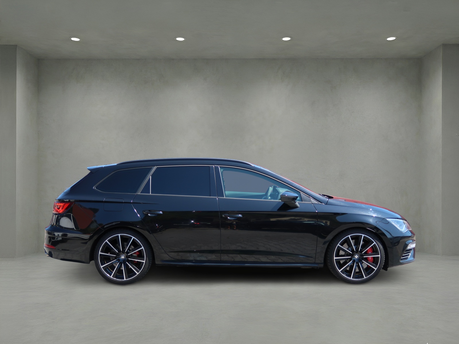 SEAT Leon ST 2.0 TSI Cupra 300 4 Drive DSG-image-3