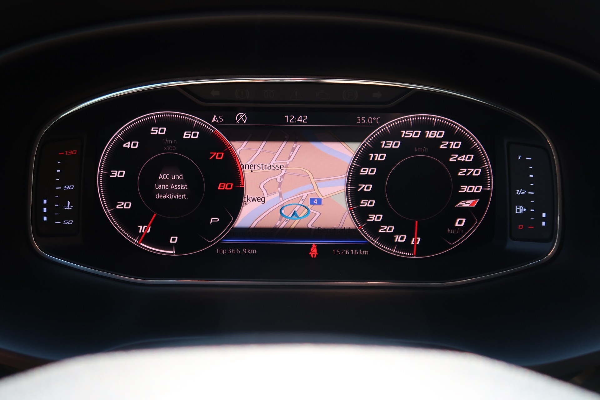 SEAT Leon ST 2.0 TSI Cupra 300 4 Drive DSG-image-8