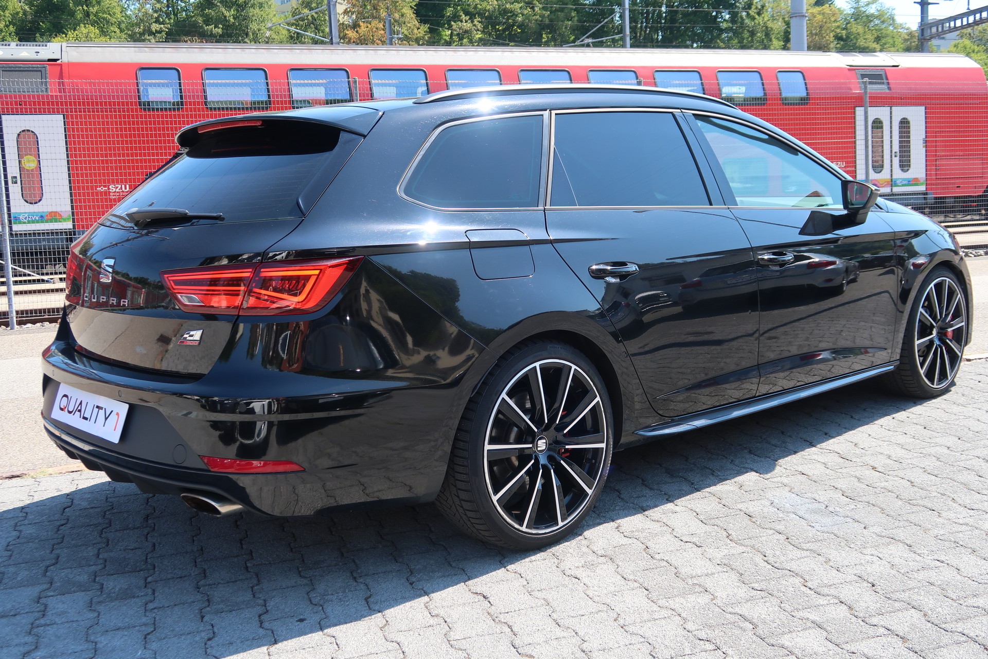 SEAT Leon ST 2.0 TSI Cupra 300 4 Drive DSG-image-4