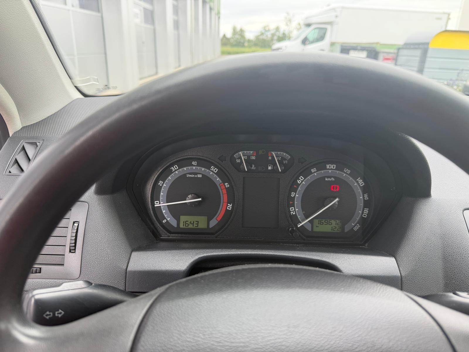 SKODA Fabia 1.2 Spirit-image-7