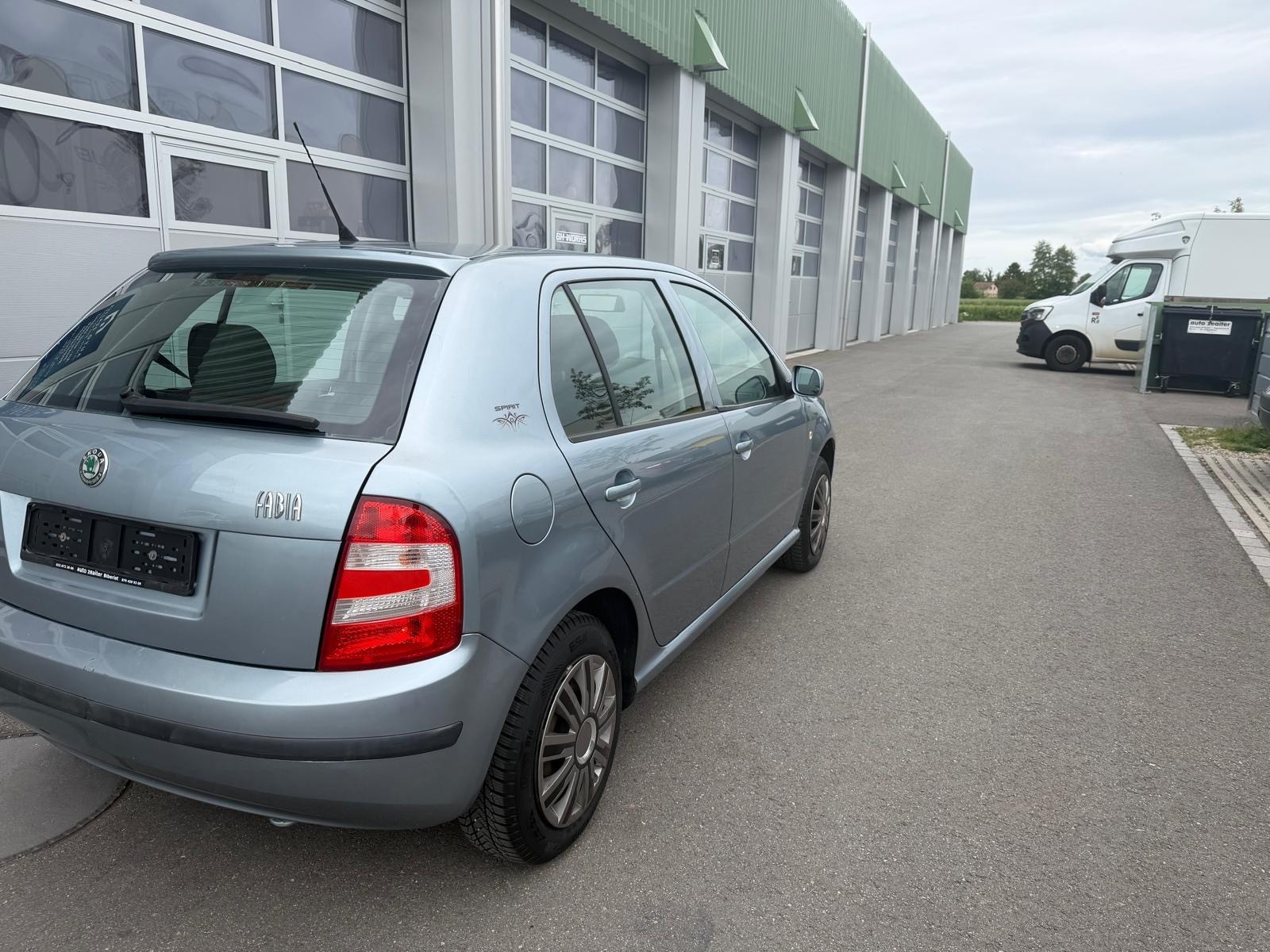 SKODA Fabia 1.2 Spirit-image-4