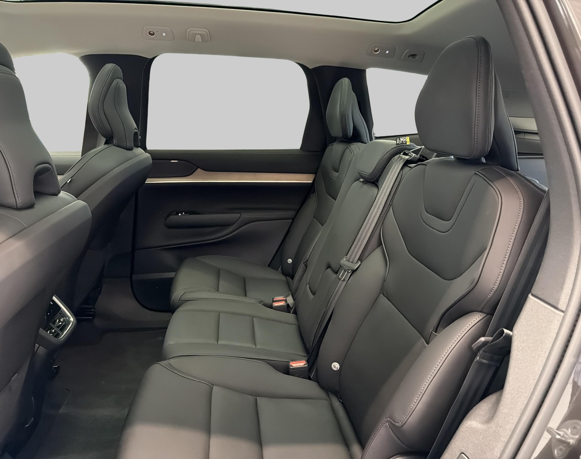 VOLVO EX90 Twin Plus AWD-image-6