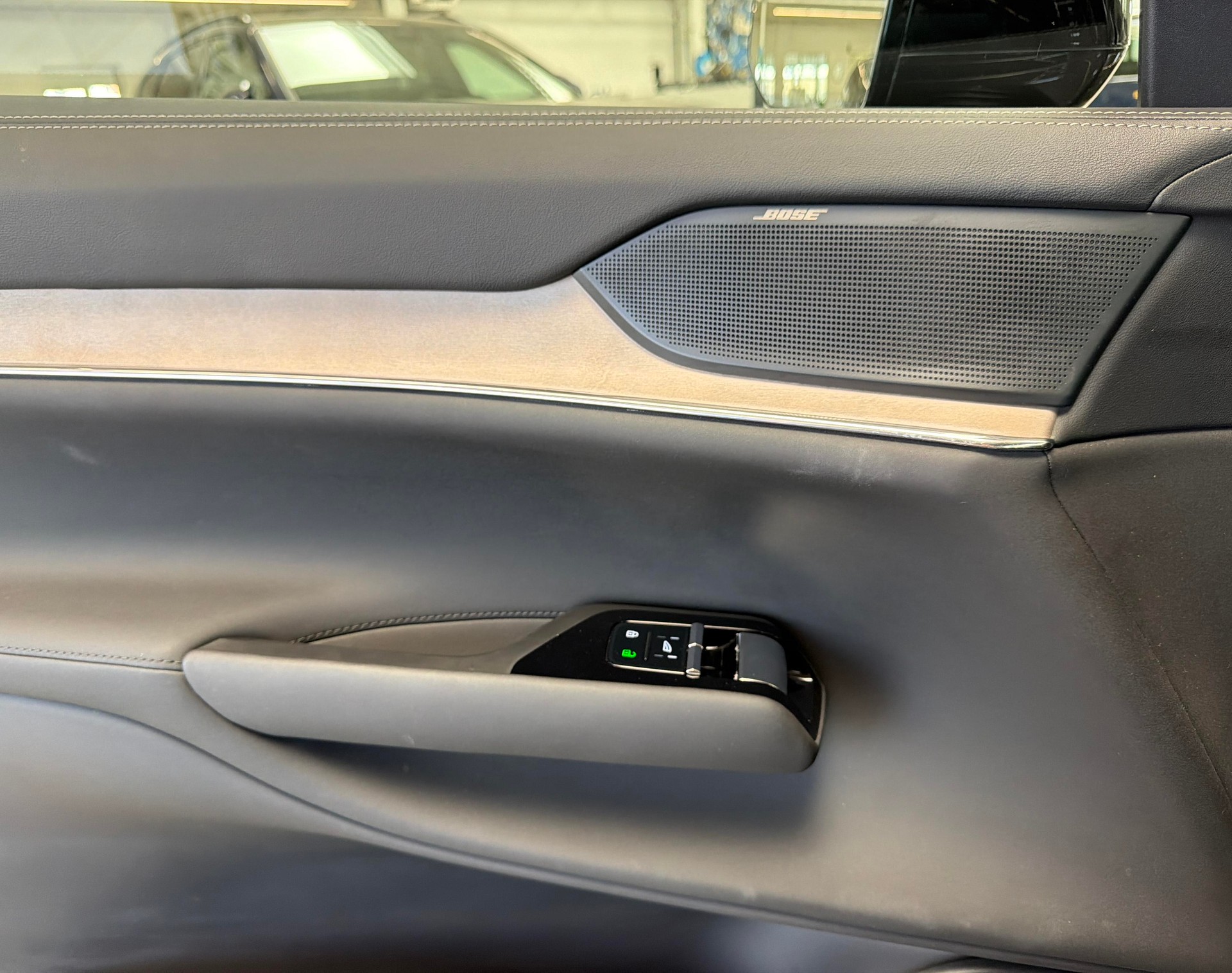 VOLVO EX90 Twin Plus AWD-image-12