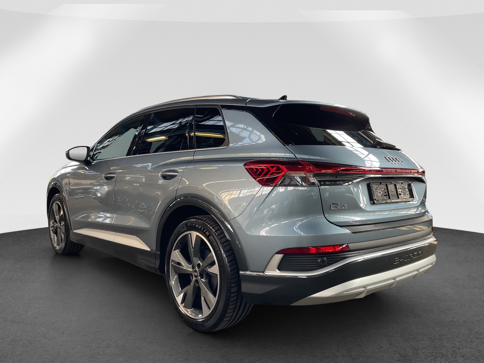 AUDI Q4 e-tron S-Line 50 quattro-showroom-element-3