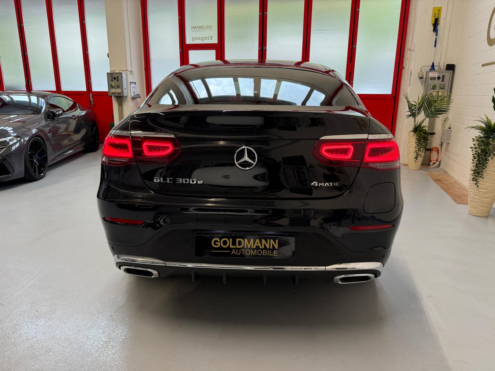 MERCEDES-BENZ GLC Coupé 300 e AMG Line 9G-Tronic-image-4