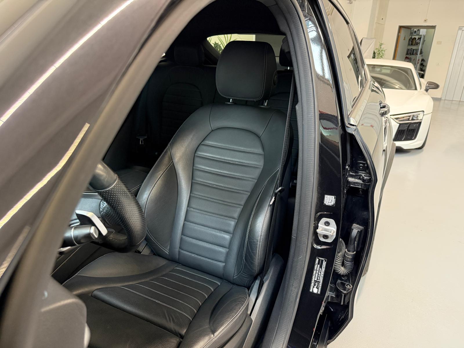 MERCEDES-BENZ GLC Coupé 300 e AMG Line 9G-Tronic-image-10