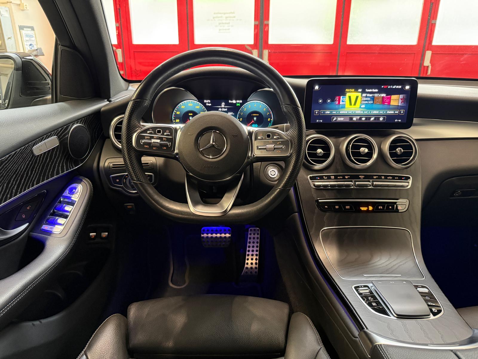 MERCEDES-BENZ GLC Coupé 300 e AMG Line 9G-Tronic-image-14