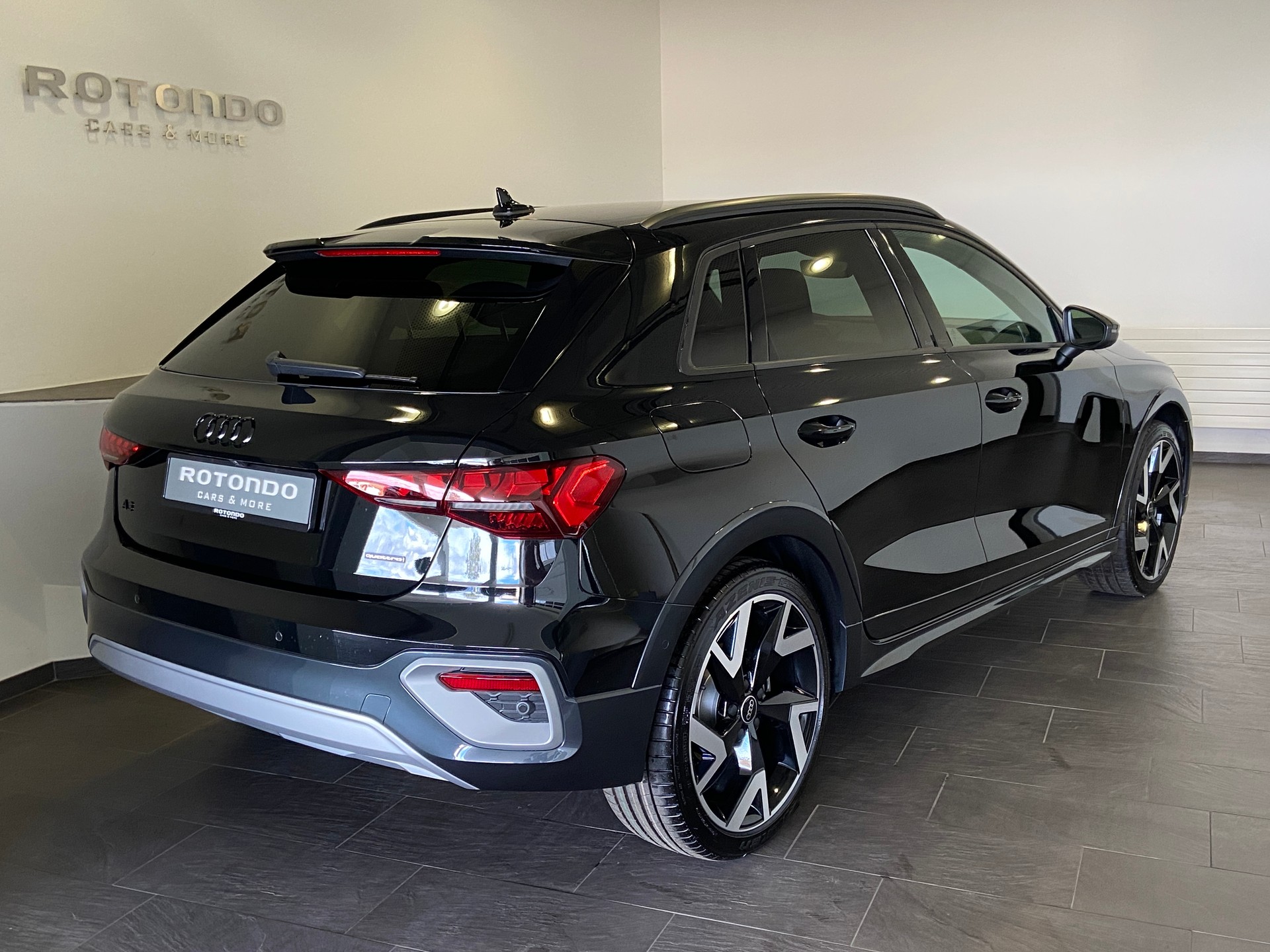 AUDI A3 allstreet TFSI quattro S tronic S-Line-image-1