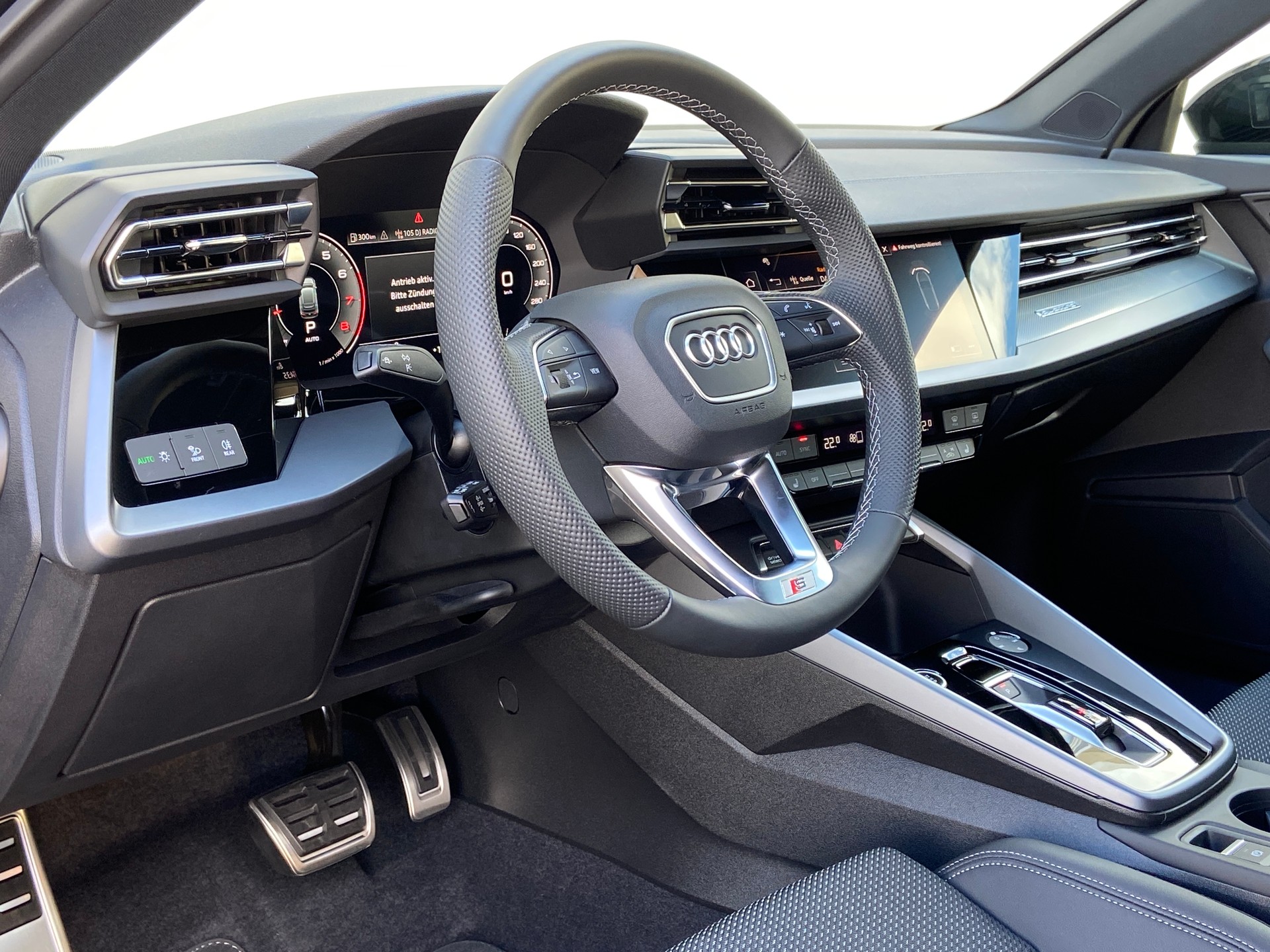 AUDI A3 allstreet TFSI quattro S tronic S-Line-image-5