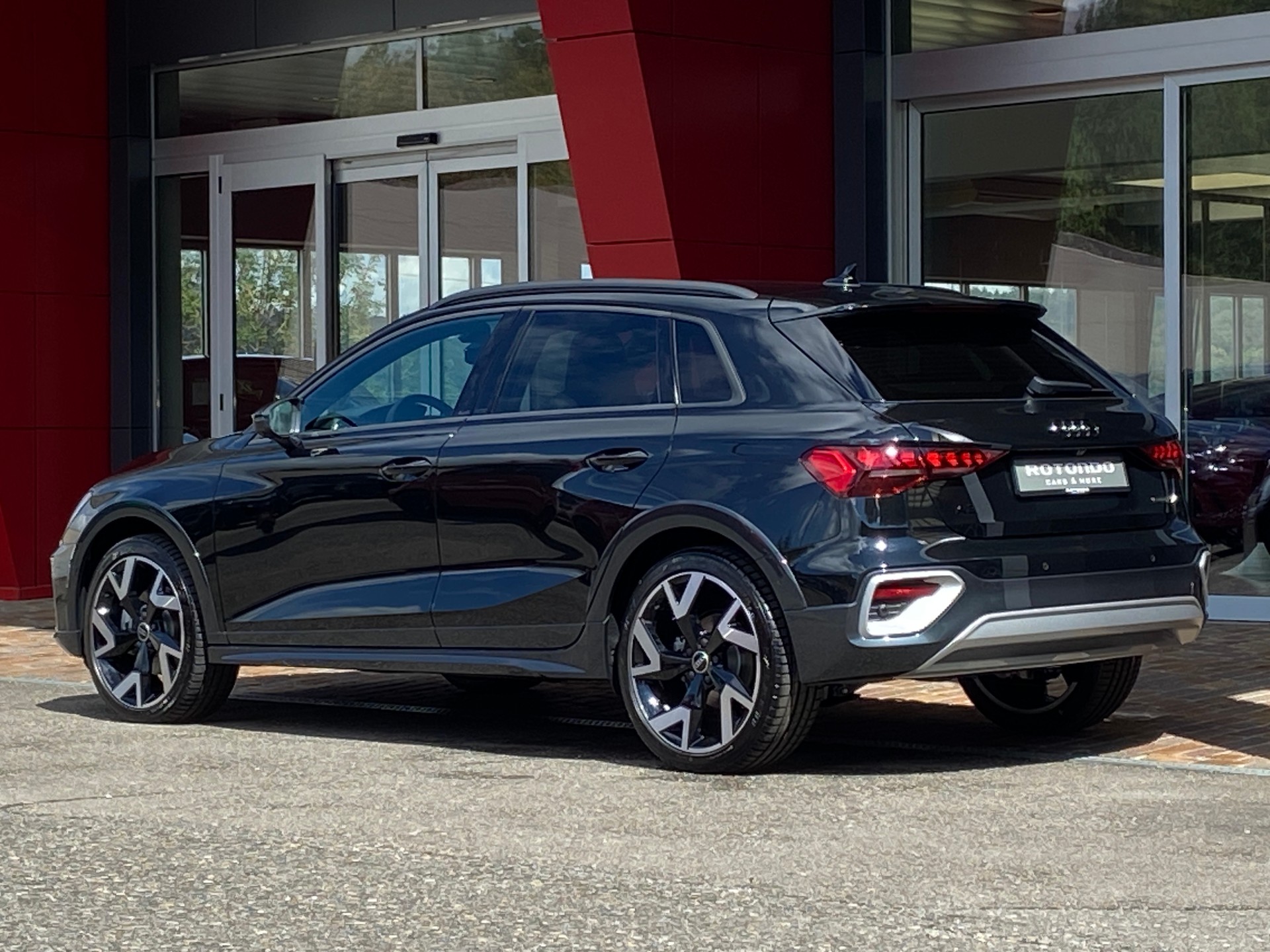AUDI A3 allstreet TFSI quattro S tronic S-Line-image-22