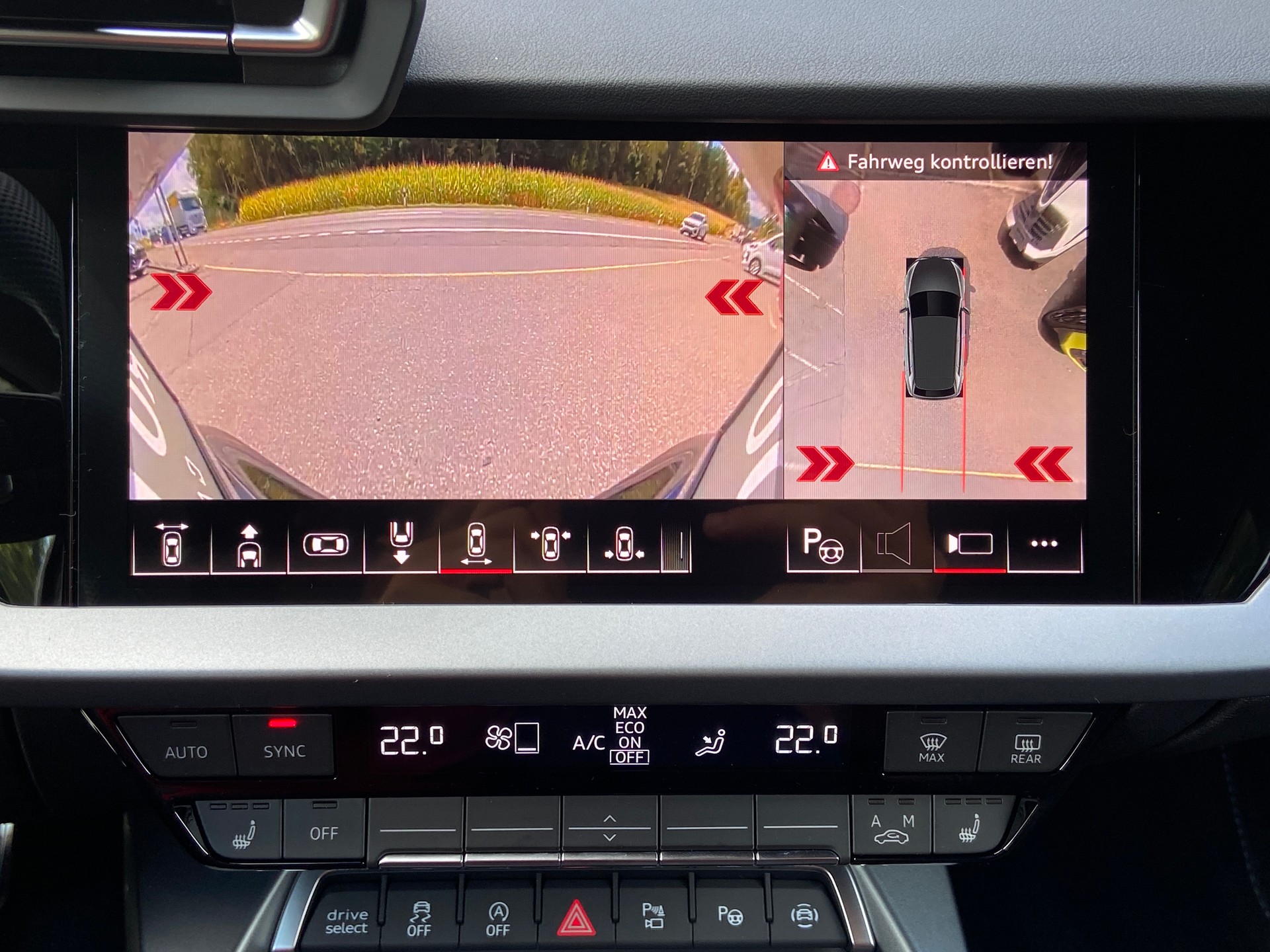 AUDI A3 allstreet TFSI quattro S tronic S-Line-image-16