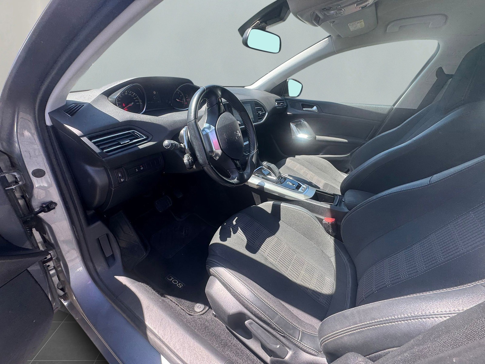 PEUGEOT 308 1.2 Pure Tech Allure Pack EAT8-image-7
