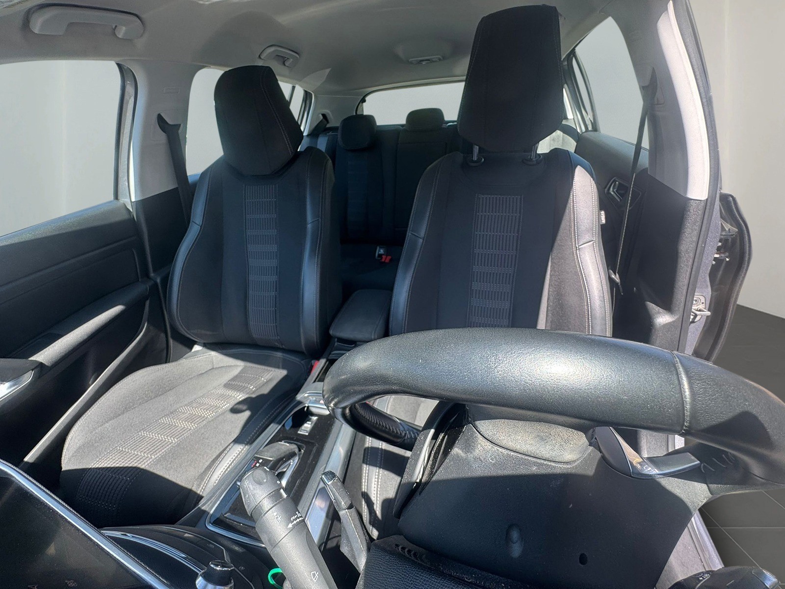 PEUGEOT 308 1.2 Pure Tech Allure Pack EAT8-image-10