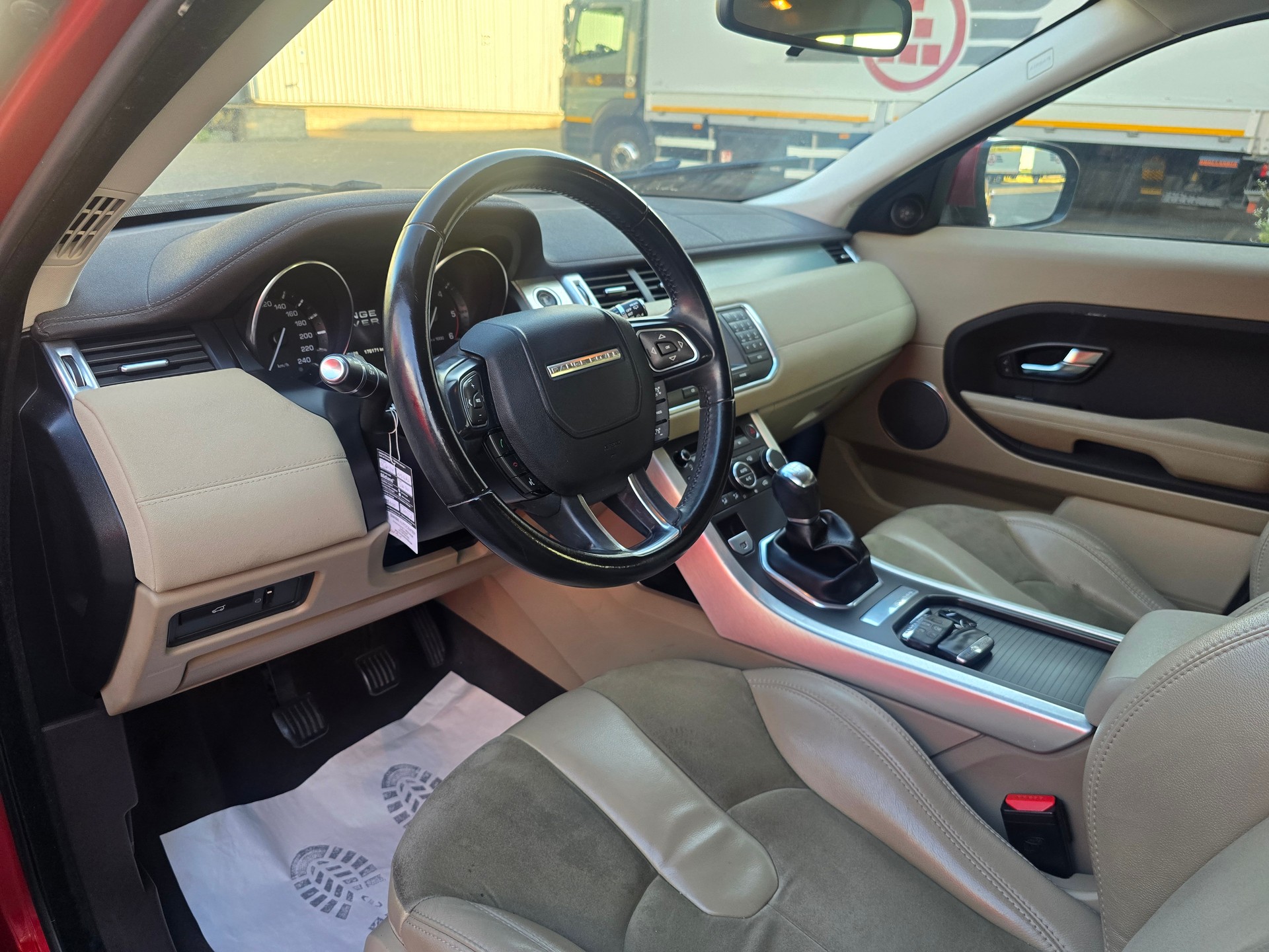 LAND ROVER Range Rover Evoque 2.0 TD4 SE-image-10