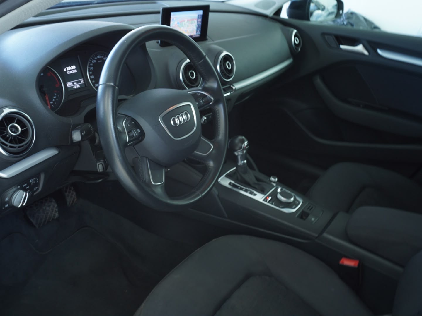AUDI A3 Sportback 1.6 TDI Attraction S-tronic-image-2