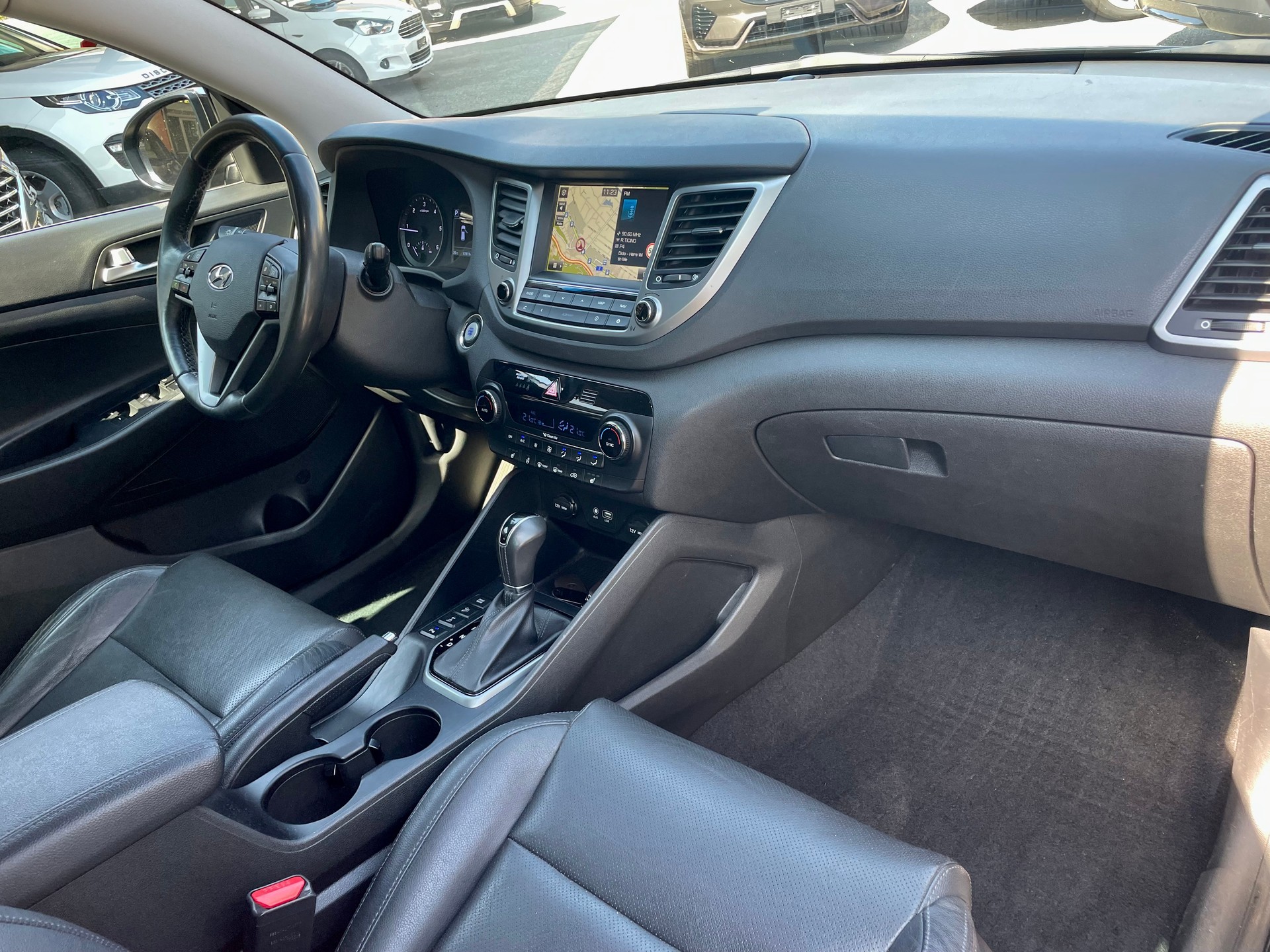HYUNDAI Tucson 2.0 CRDI Vertex 4WD Automatic-image-13