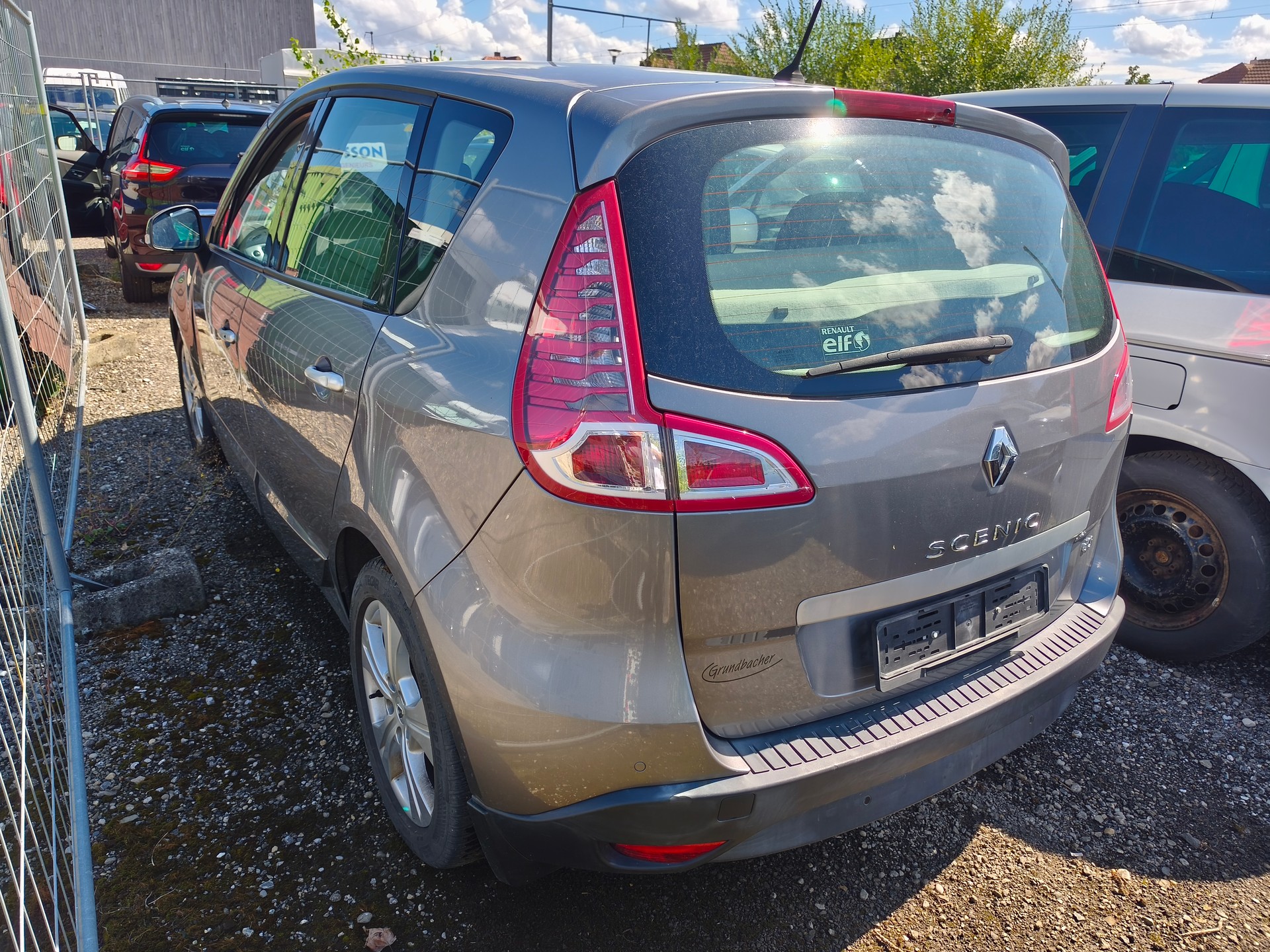 RENAULT Scénic 2.0 dCi Dynamique Automatic-image-3