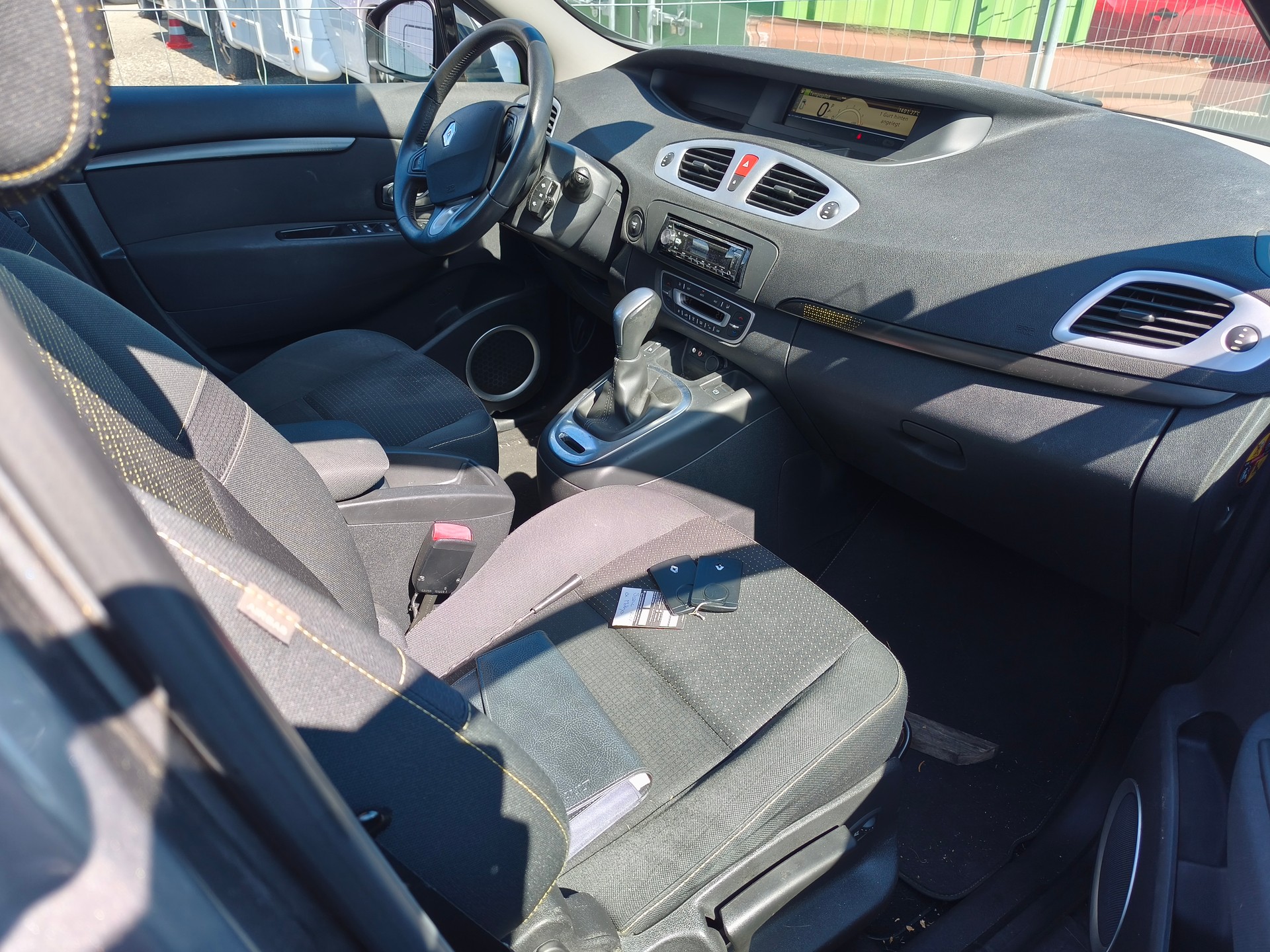 RENAULT Scénic 2.0 dCi Dynamique Automatic-image-5