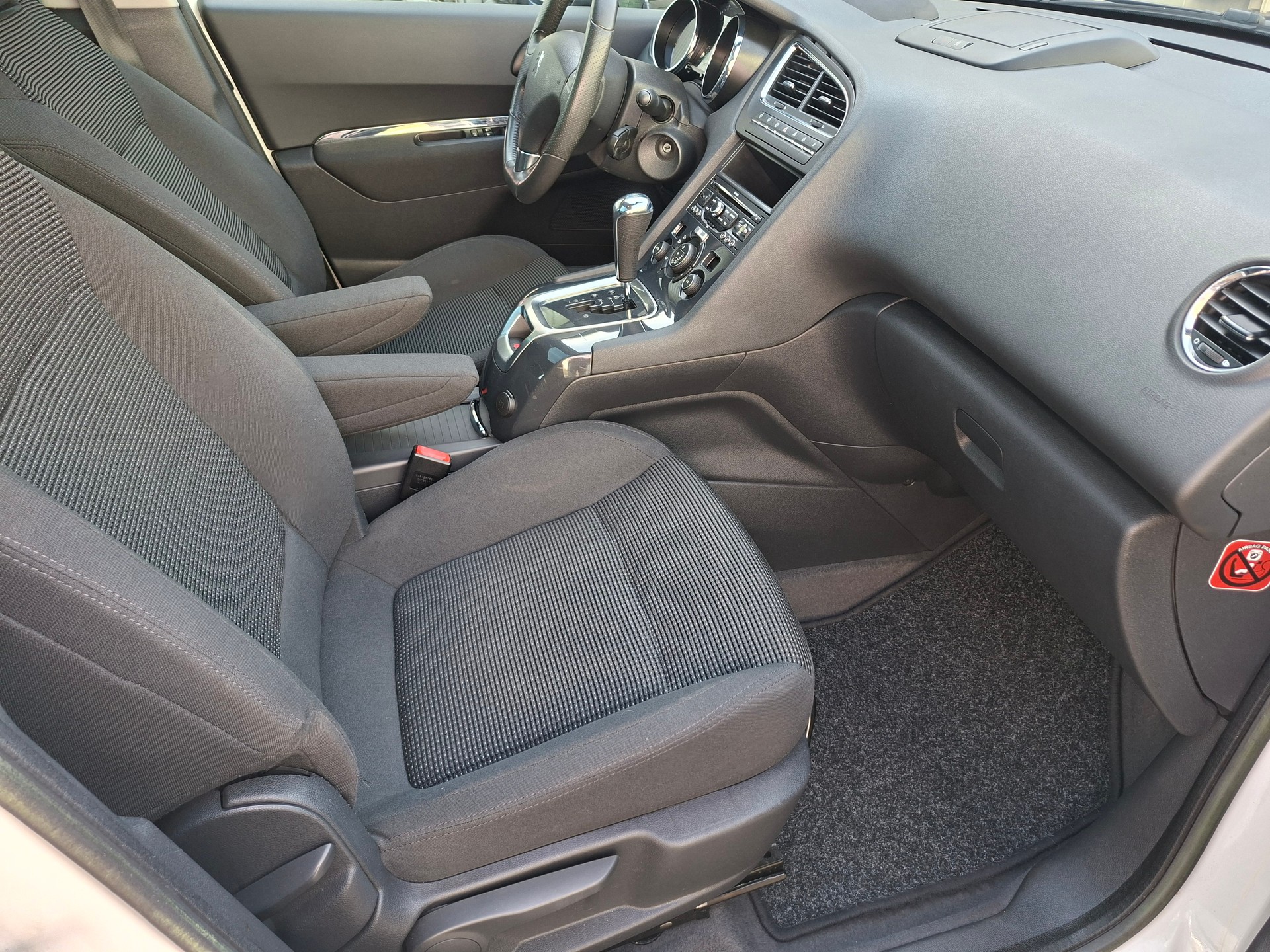 PEUGEOT 5008 1.6 16V T Allure Automatic-image-7