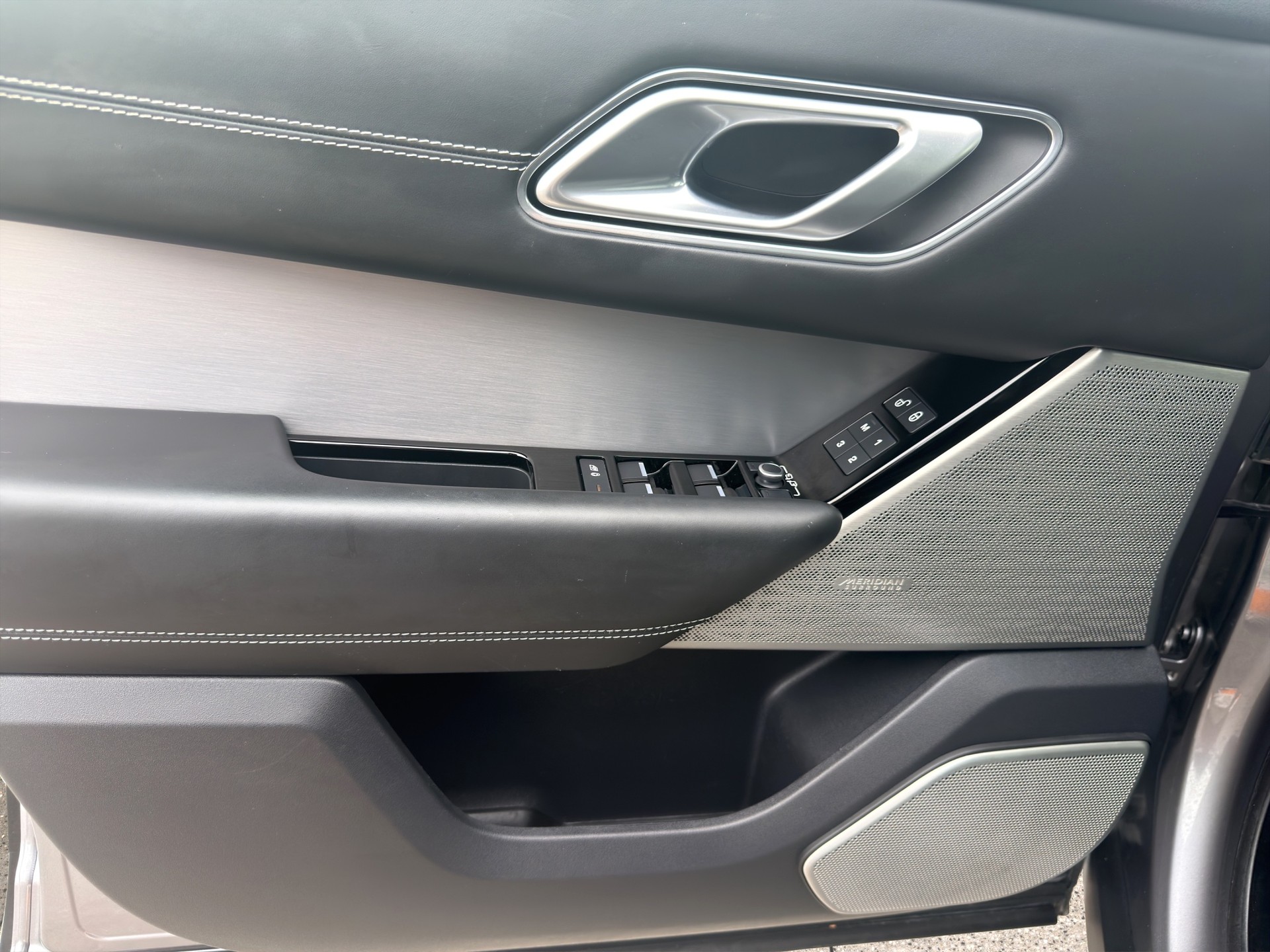 LAND ROVER Range Rover Velar R-Dynamic P 300 HSE Automatic-image-25