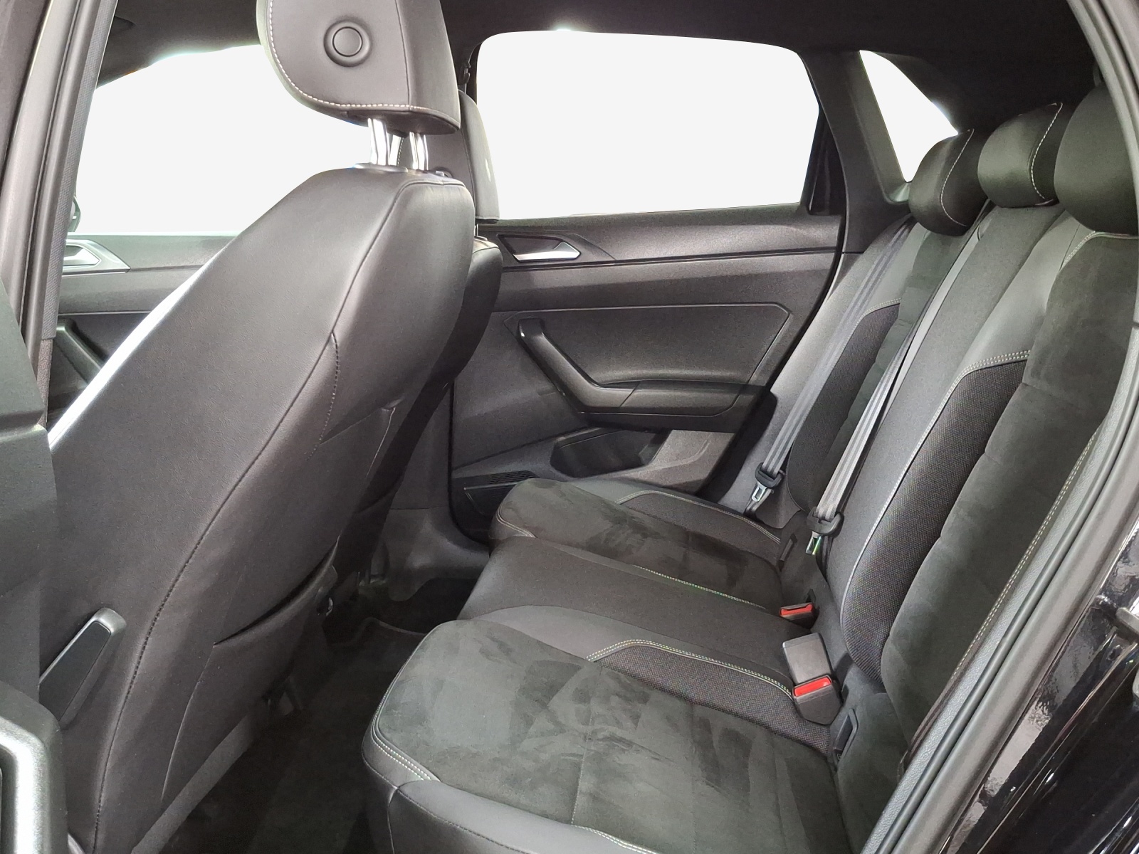 VW Polo 2.0 TSI GTI DSG-image-11