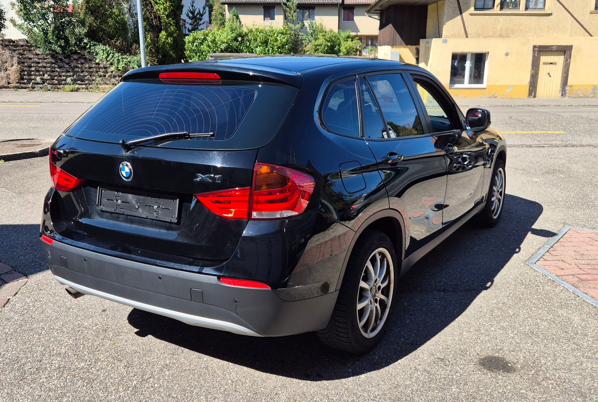 BMW X1 sDrive 18i-image-12