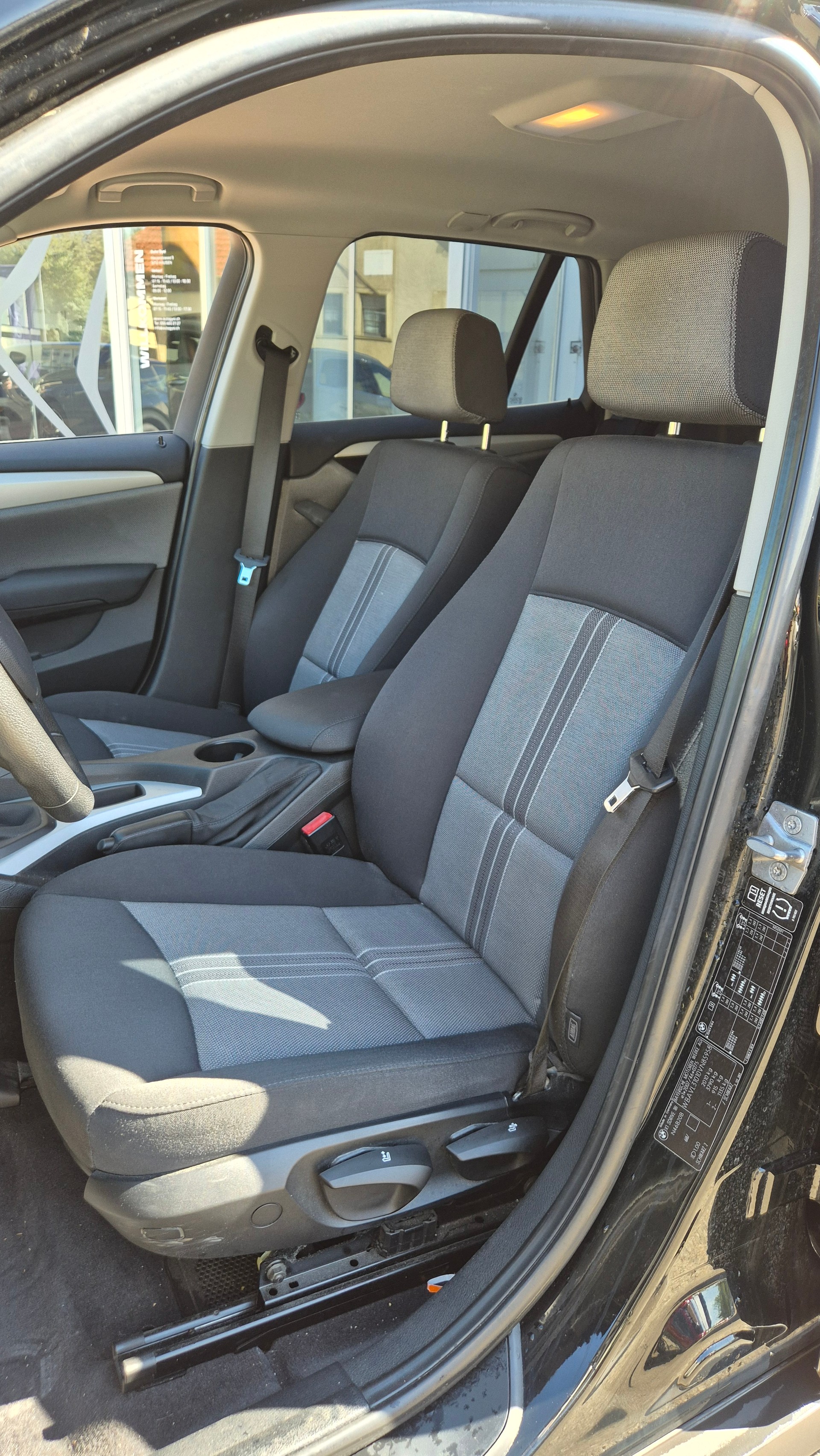 BMW X1 sDrive 18i-image-15