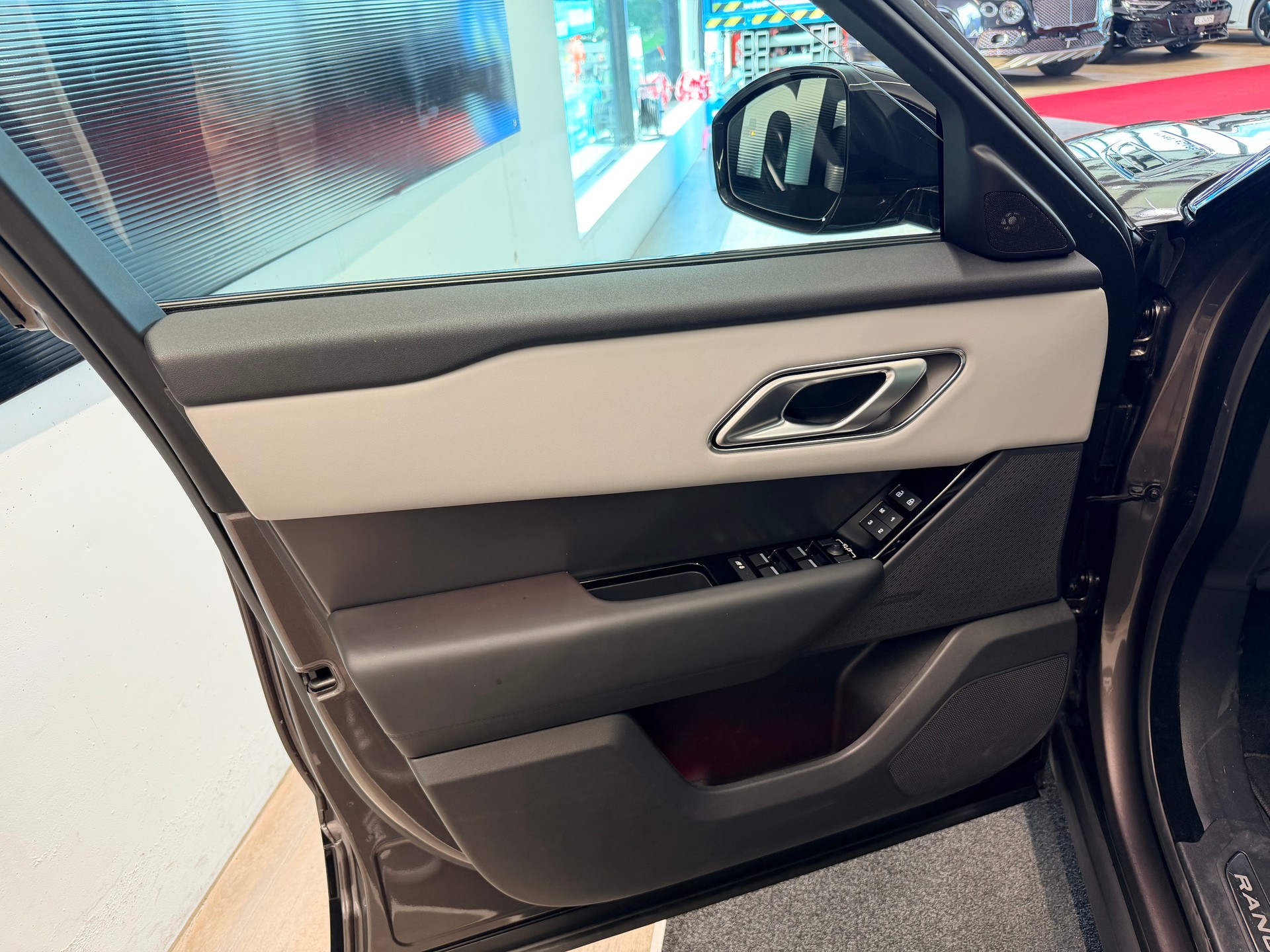 LAND ROVER Range Rover Velar Dynamic HSE P 400 Automatic-image-12