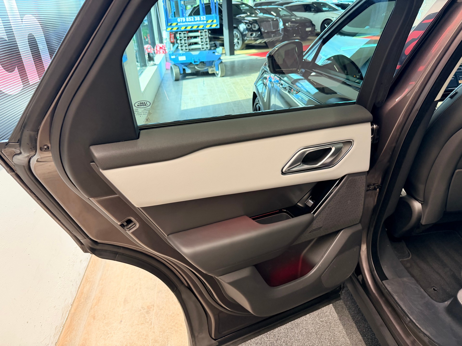 LAND ROVER Range Rover Velar Dynamic HSE P 400 Automatic-image-19