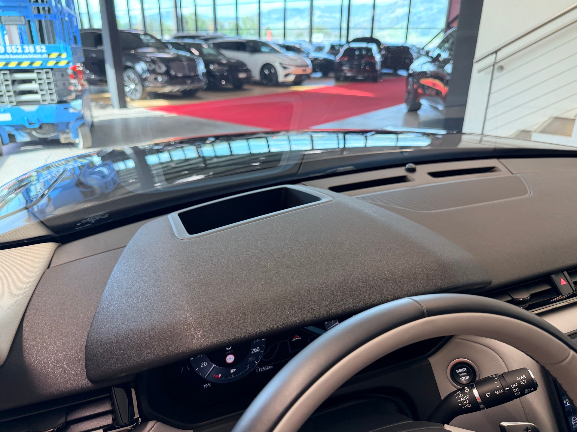 LAND ROVER Range Rover Velar Dynamic HSE P 400 Automatic-image-29