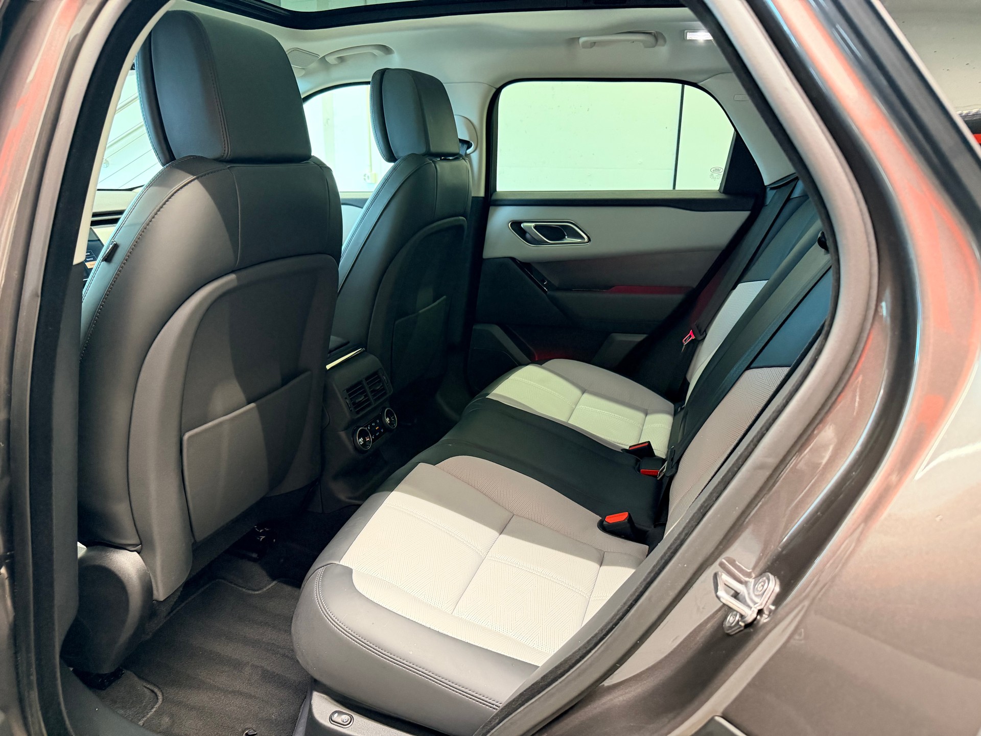LAND ROVER Range Rover Velar Dynamic HSE P 400 Automatic-image-17