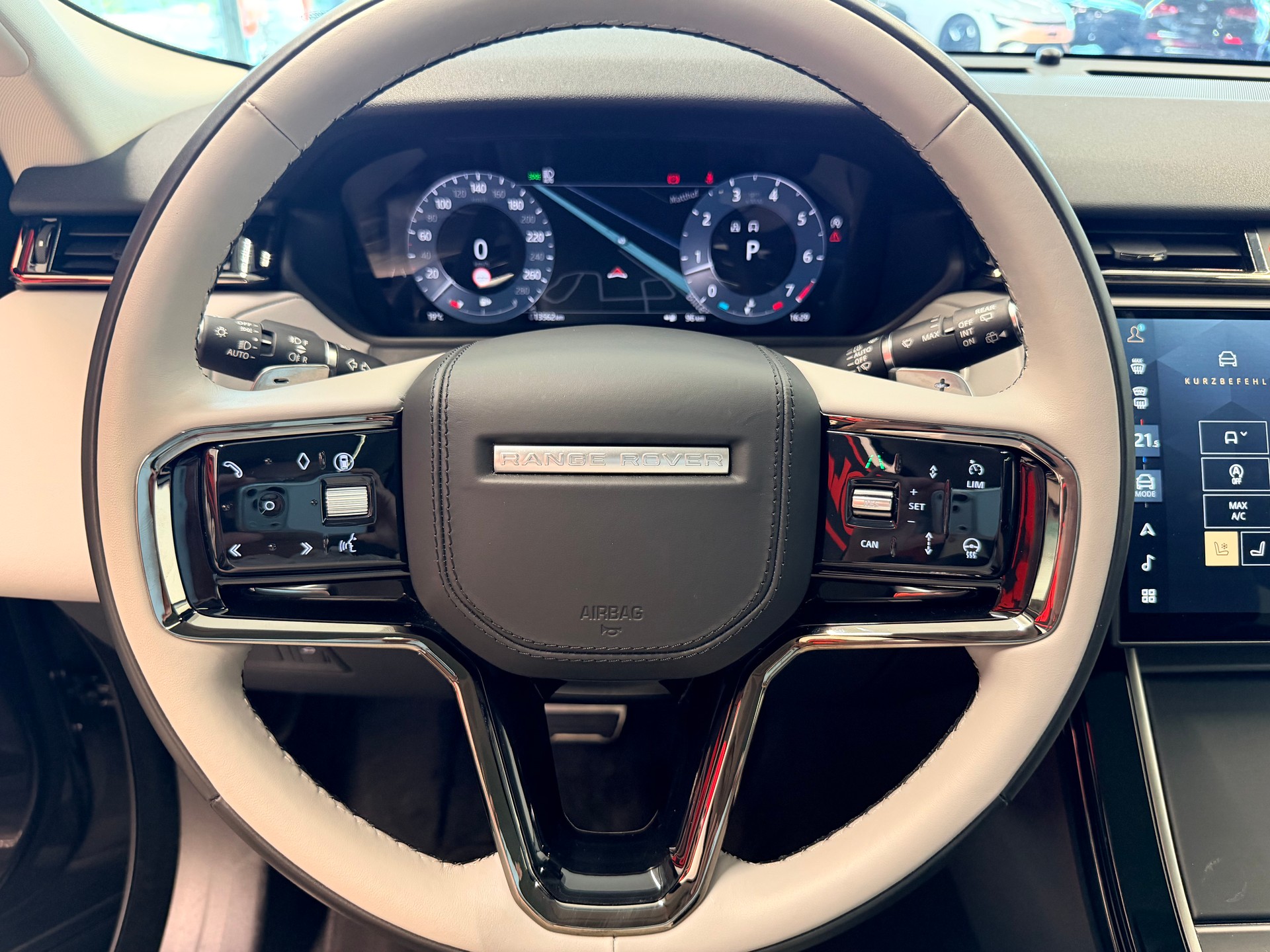 LAND ROVER Range Rover Velar Dynamic HSE P 400 Automatic-image-28