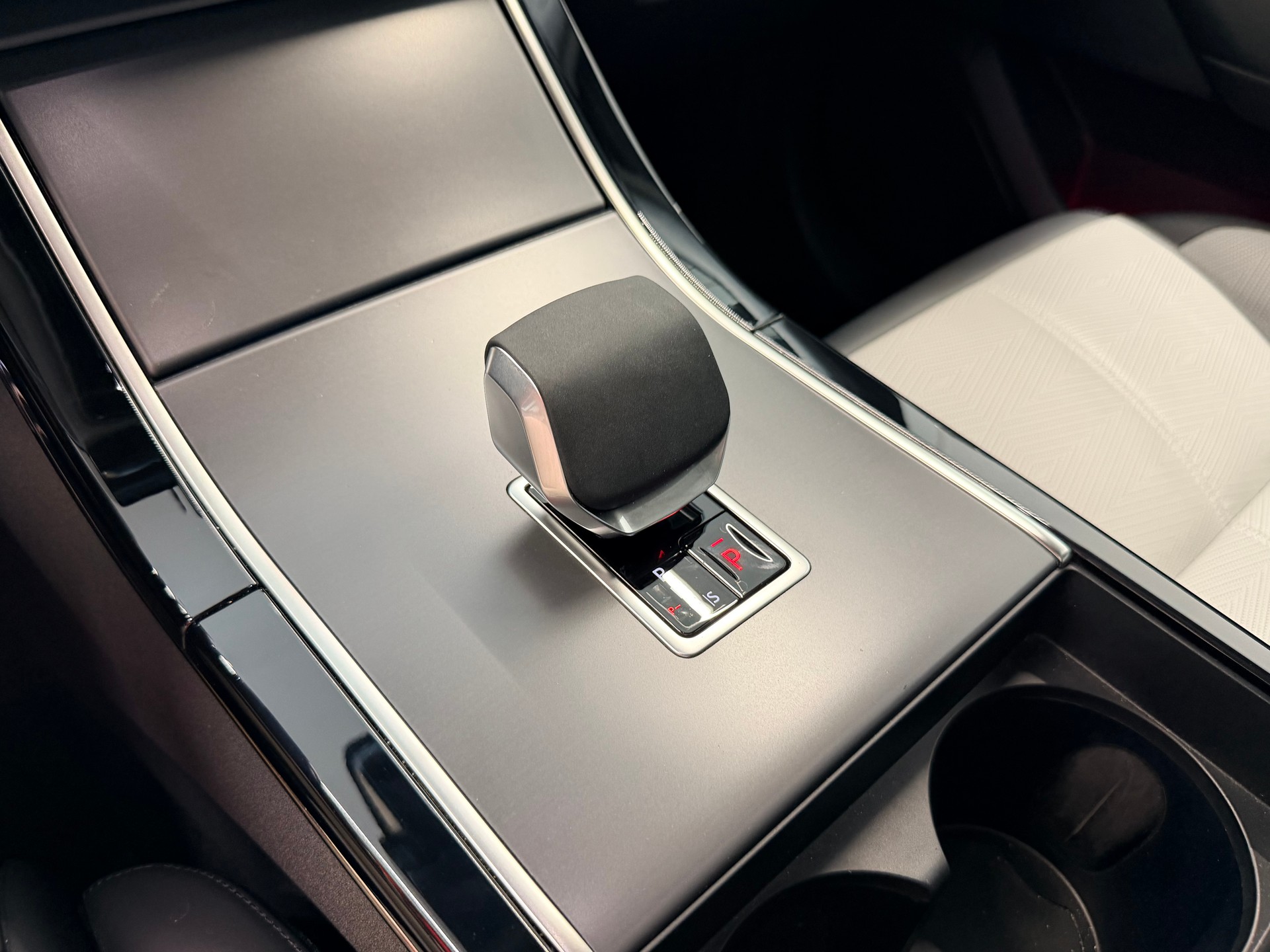LAND ROVER Range Rover Velar Dynamic HSE P 400 Automatic-image-27