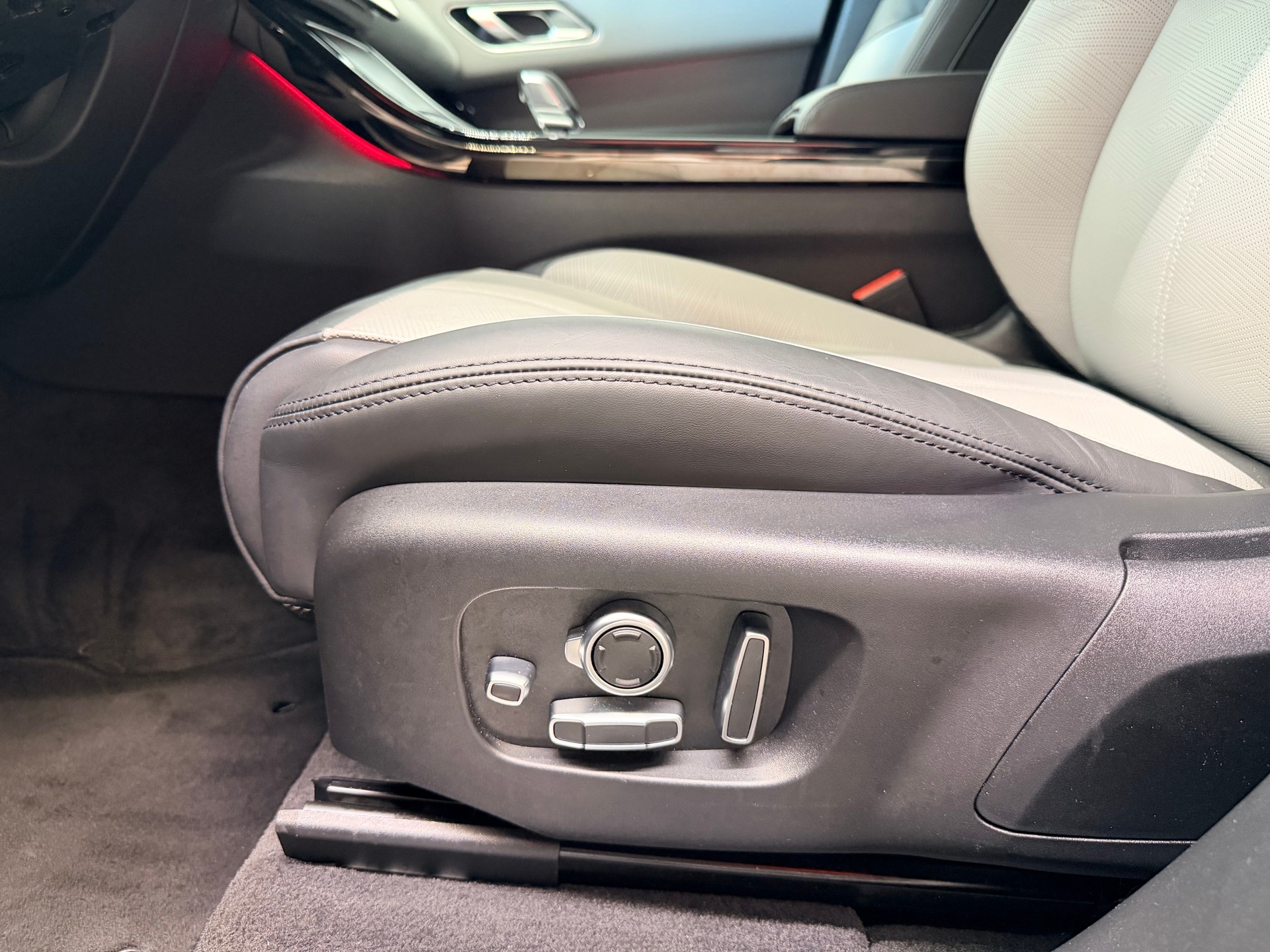 LAND ROVER Range Rover Velar Dynamic HSE P 400 Automatic-image-16