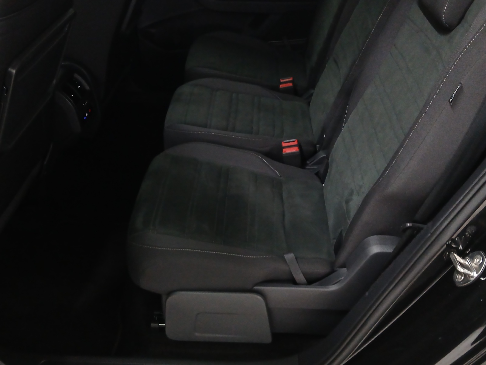 VW Touran 2.0 TDI BlueMotion Technology Highline DSG-image-11
