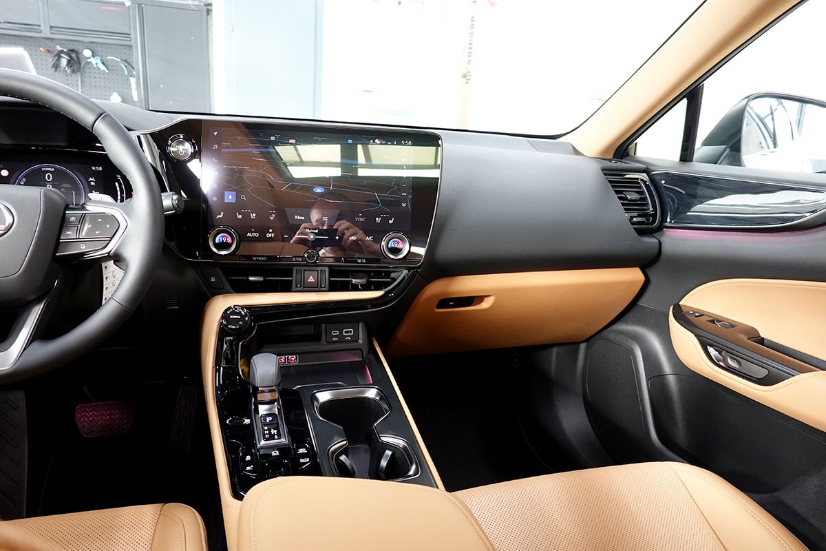 LEXUS NX 450h+ E-FOUR Comfort Pack Interieur, Panorama-image-9