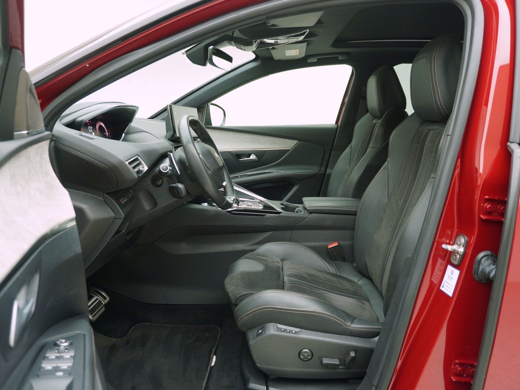 PEUGEOT 3008 1.6 PureTech GT Pack-image-9