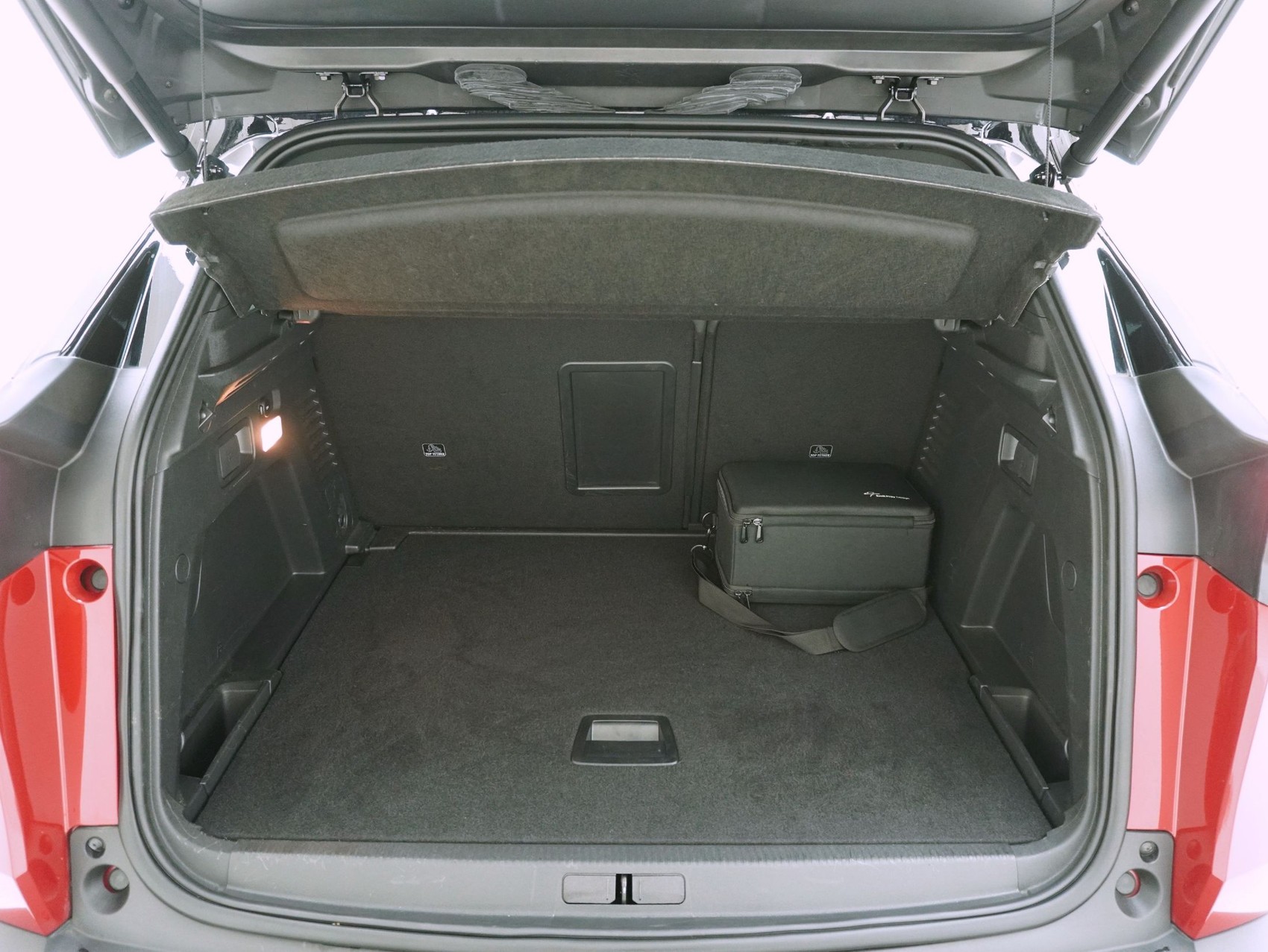 PEUGEOT 3008 1.6 PureTech GT Pack-image-13