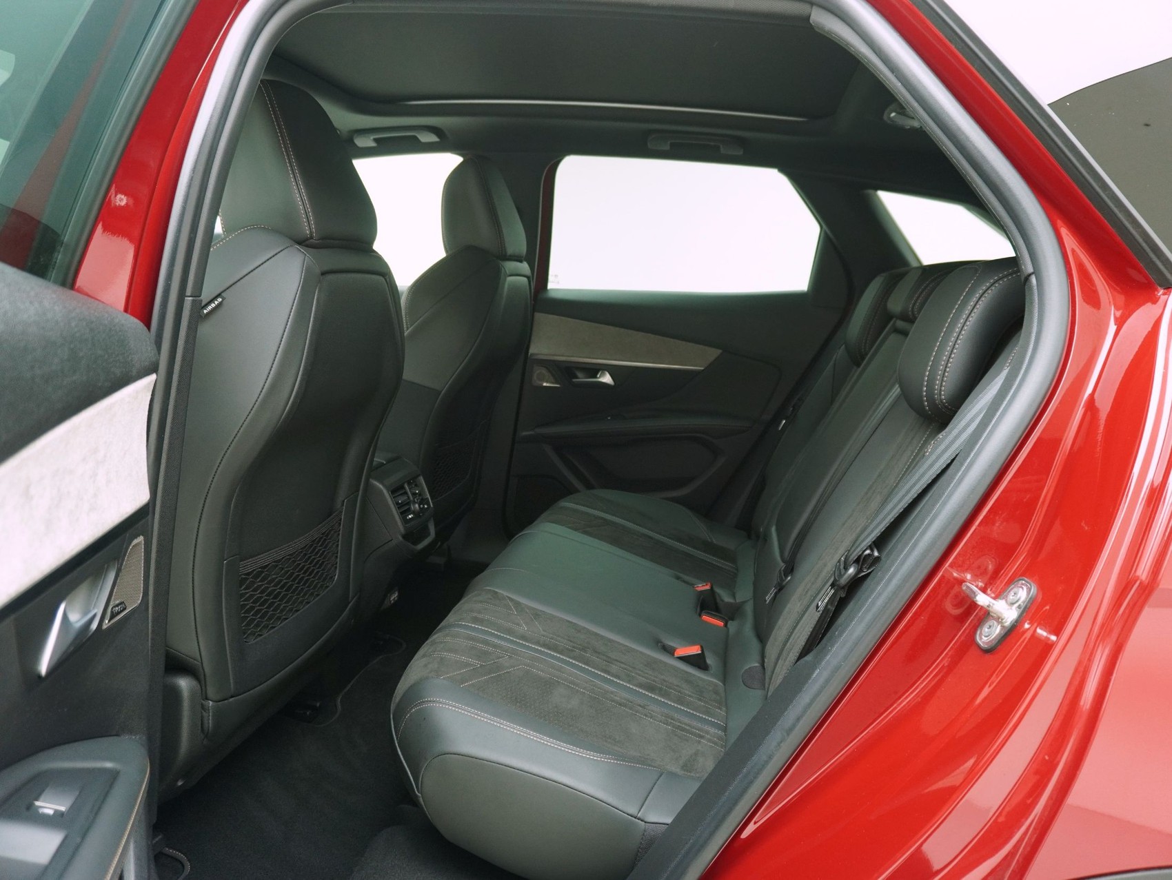 PEUGEOT 3008 1.6 PureTech GT Pack-image-12