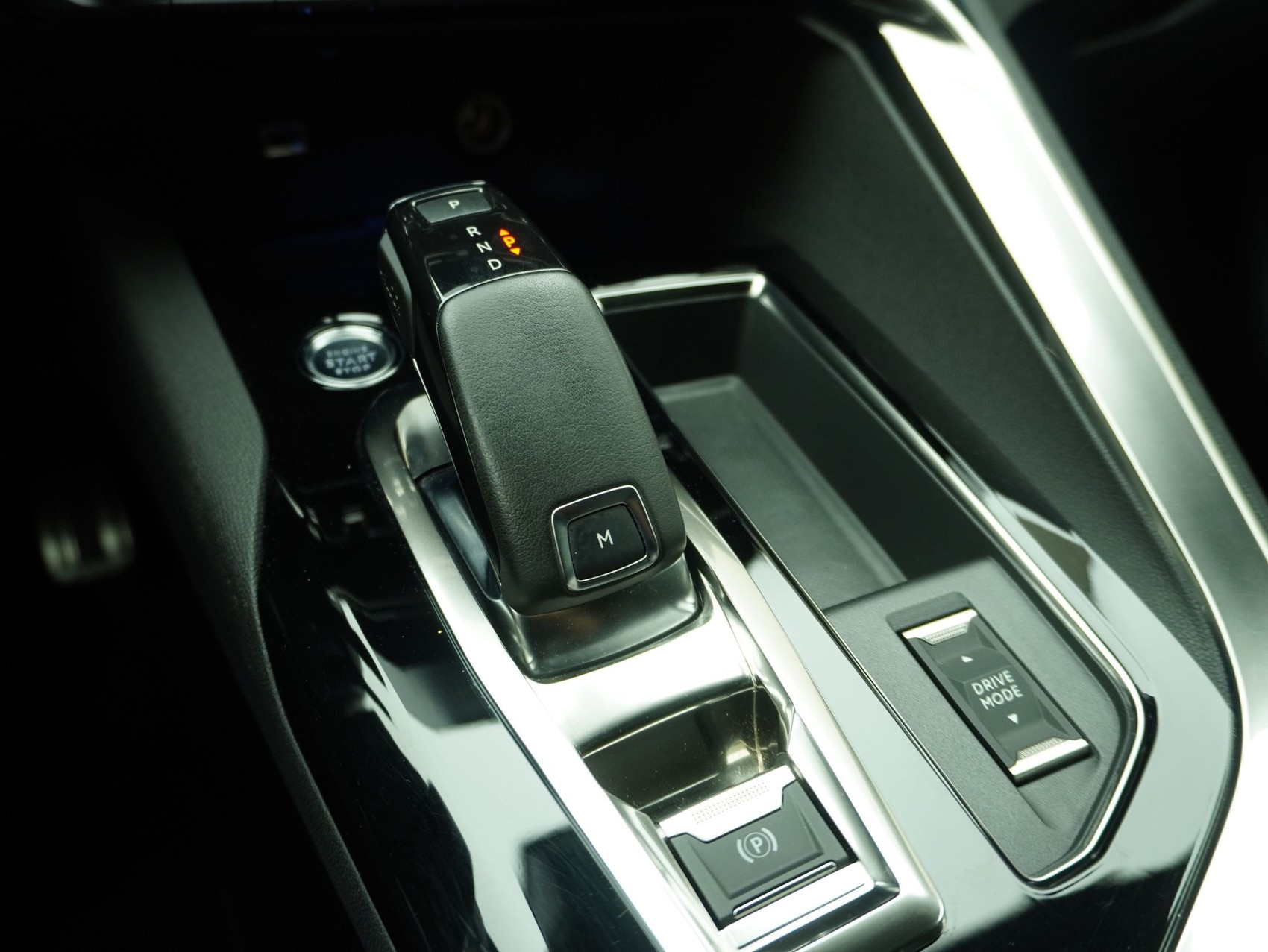PEUGEOT 3008 1.6 PureTech GT Pack-image-15