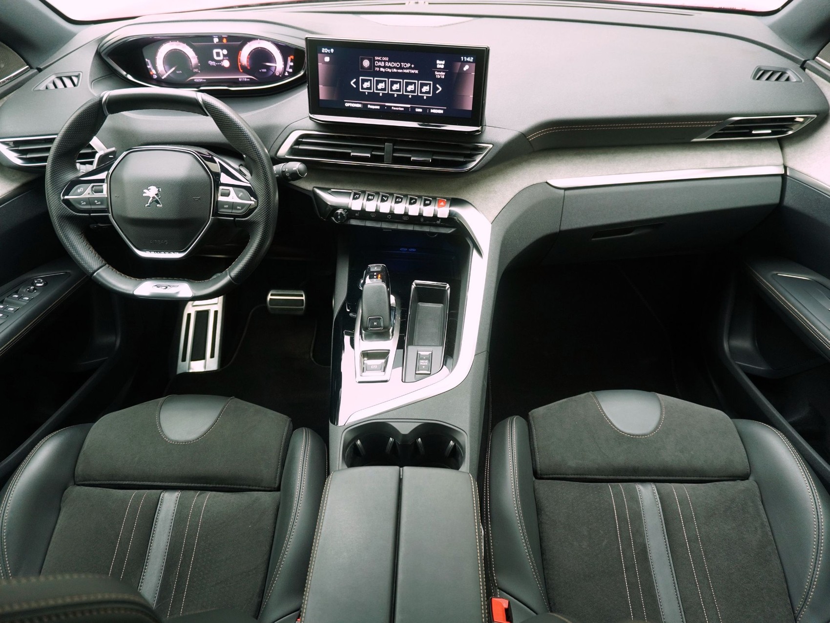 PEUGEOT 3008 1.6 PureTech GT Pack-image-14