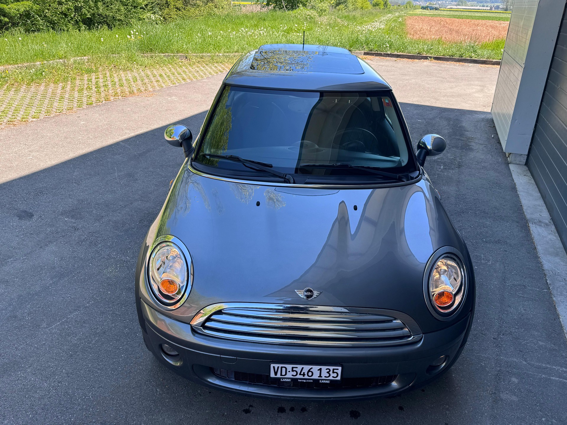MINI One - 2010-showroom-element-2